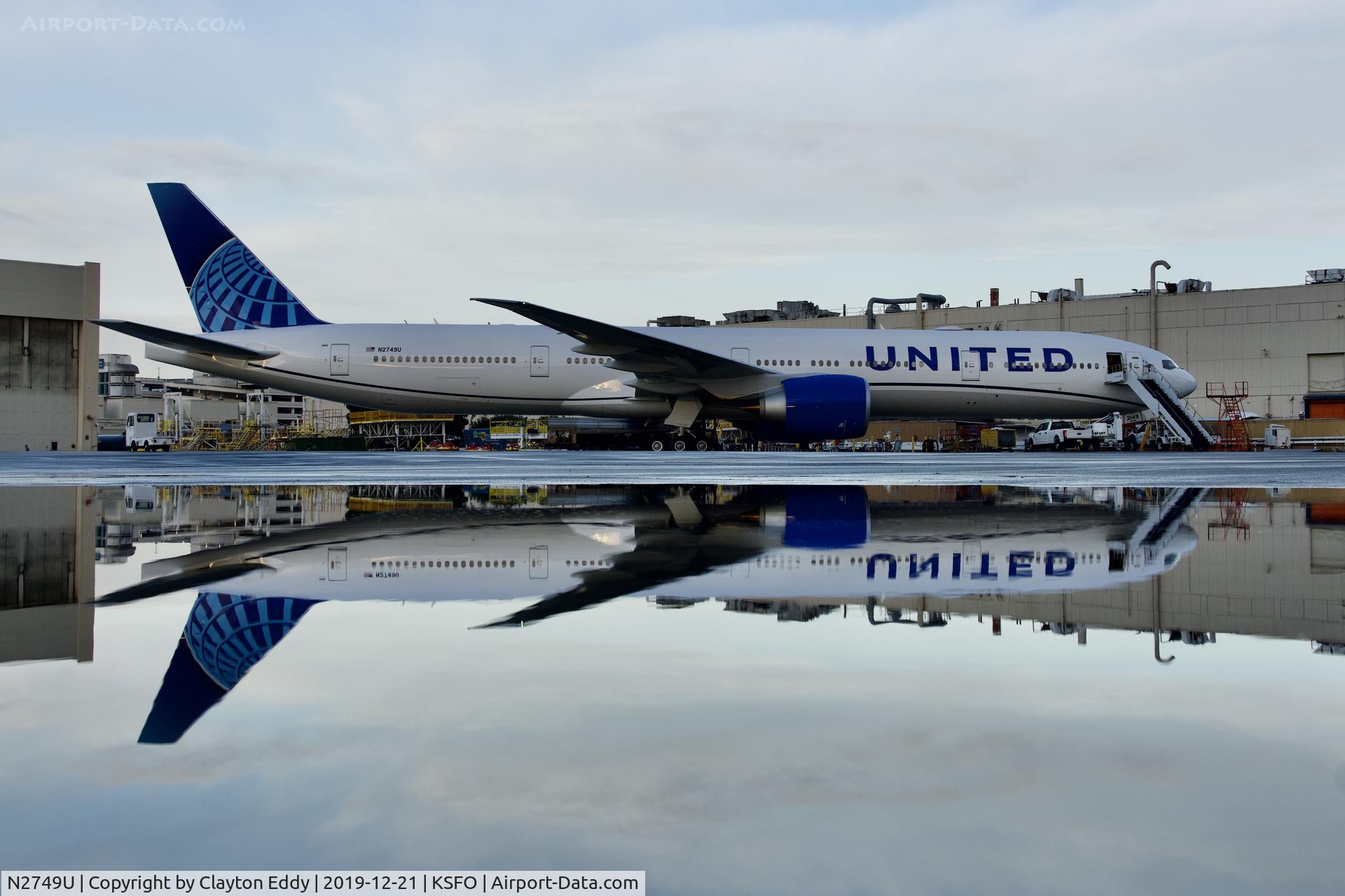 N2749U, 2019 Boeing 777-300/ER C/N 66589, SFO 2019.