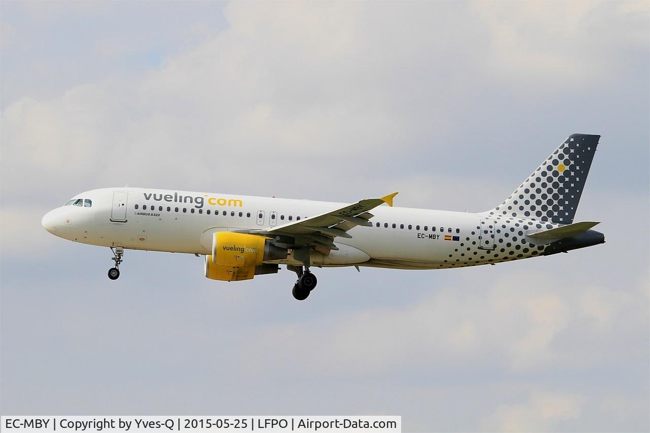 EC-MBY, 2011 Airbus A320-214 C/N 4674, Airbus A320-214, Short approach rwy 26, Paris-Orly airport (LFPO-ORY)