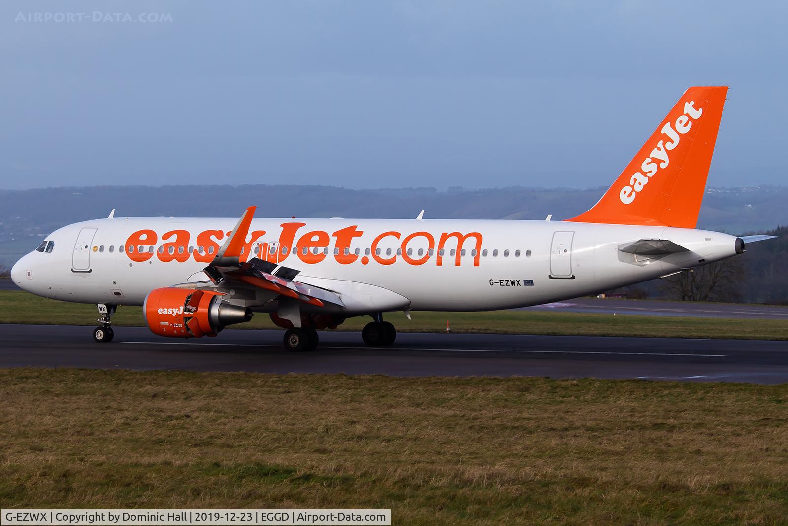 G-EZWX, 2014 Airbus A320-214 C/N 6192, Landing RWY 27