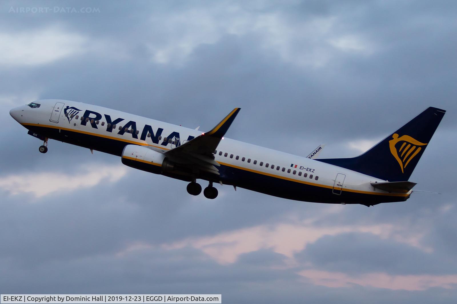 EI-EKZ, 2010 Boeing 737-8AS C/N 38508, Departing RWY 27