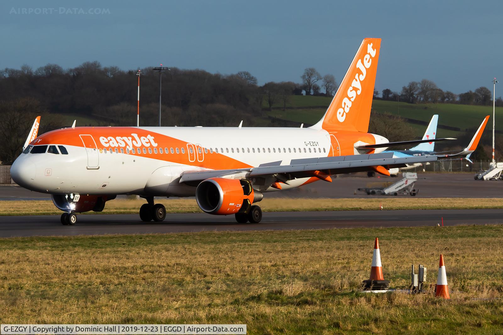 G-EZGY, 2018 Airbus A320-214 C/N 8385, Landing RWY 27