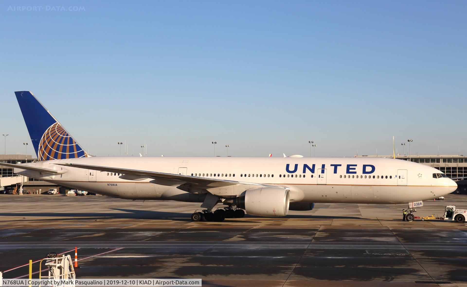 N768UA, 1995 Boeing 777-222 C/N 26919, Boeing 777-222