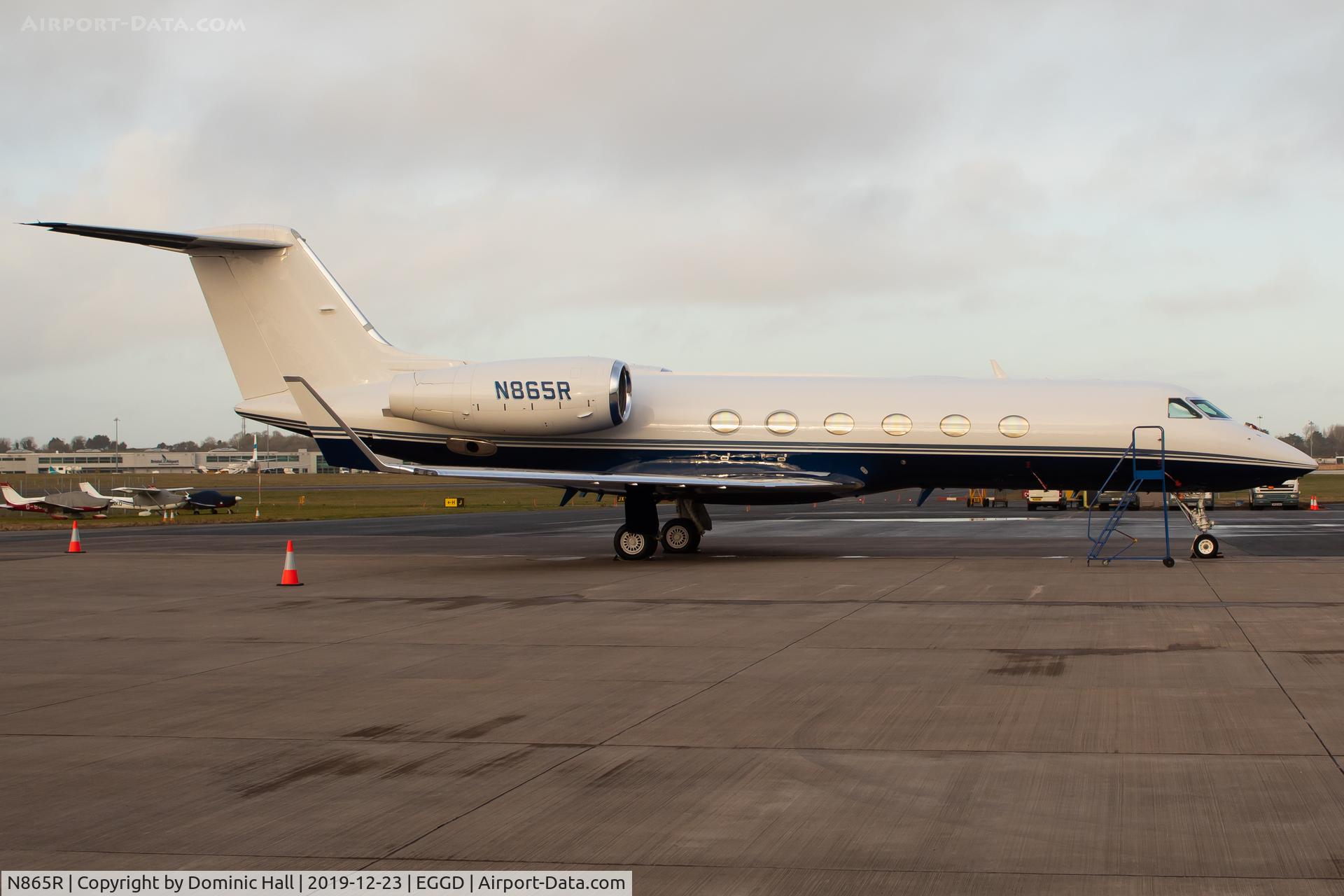 N865R, 2006 Gulfstream Aerospace GIV-X (G450) C/N 4050, Parked on the Southside apron.