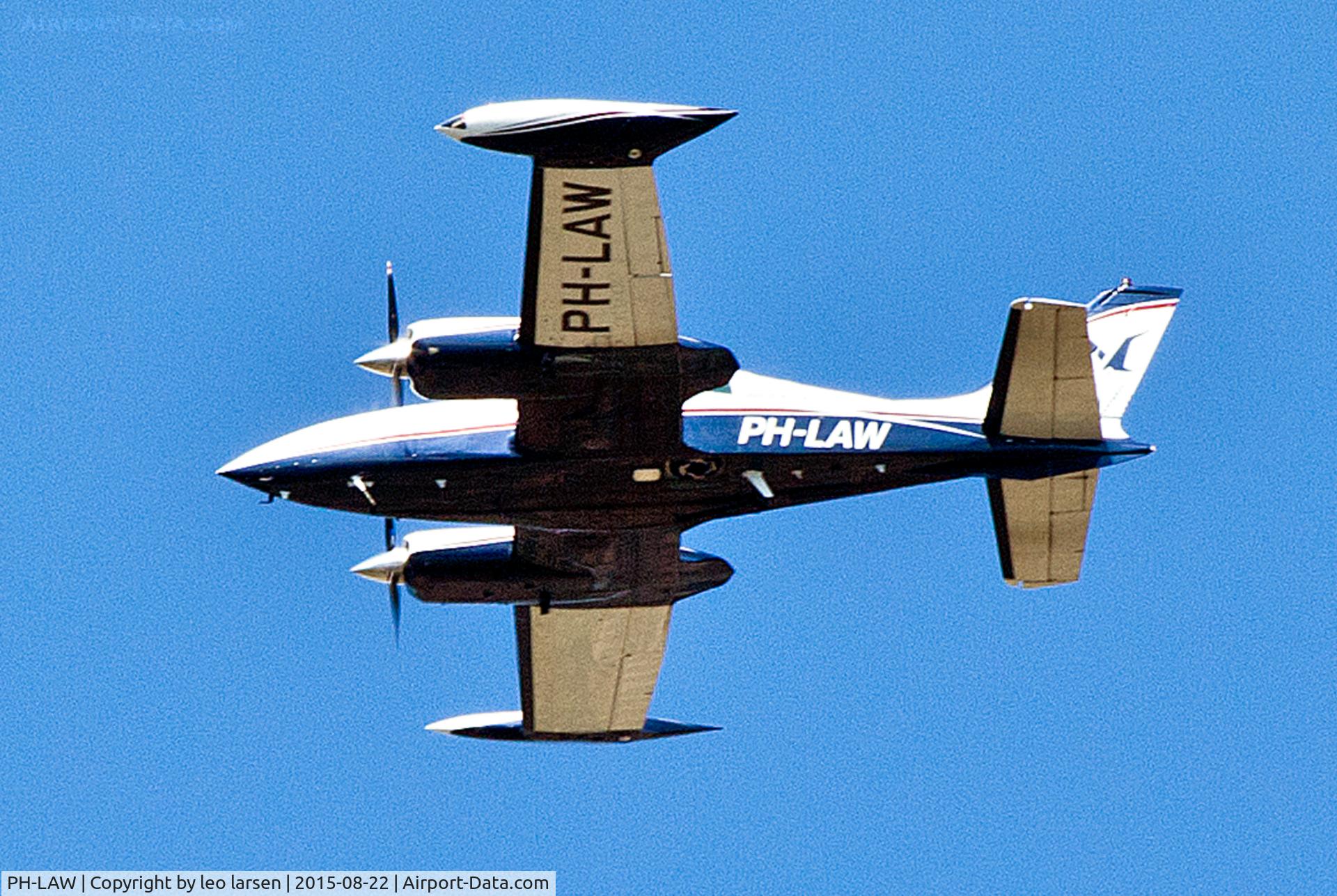 PH-LAW, Cessna T310R C/N 310R0096, Copenhagen Amager 22.8.2015 on a Photo mission.
