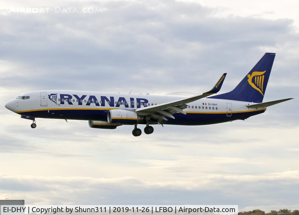 EI-DHY, 2005 Boeing 737-8AS C/N 33824, Landing rwy 14L