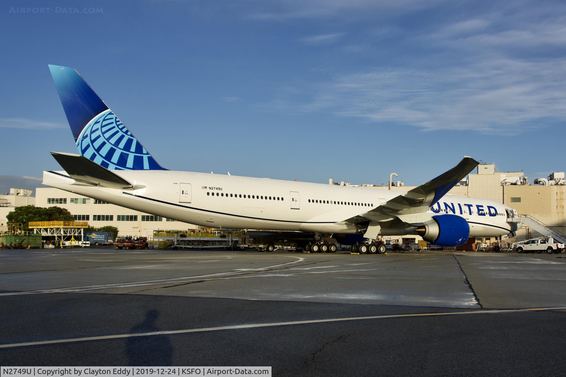 N2749U, 2019 Boeing 777-300/ER C/N 66589, SFO 2019.