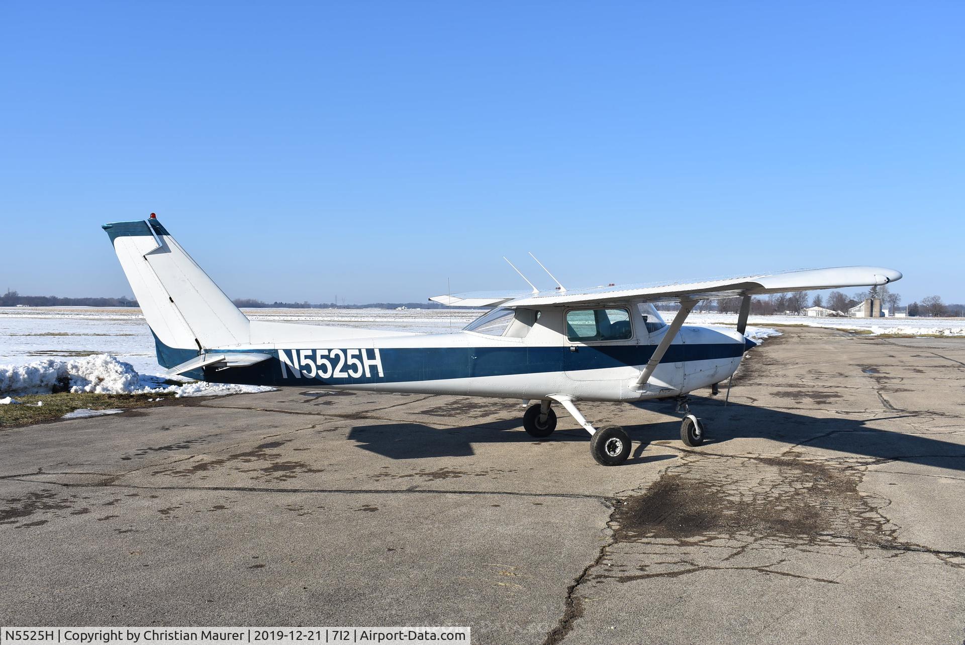 N5525H, 1979 Cessna 152 C/N 15284114, 25H at Reese Field