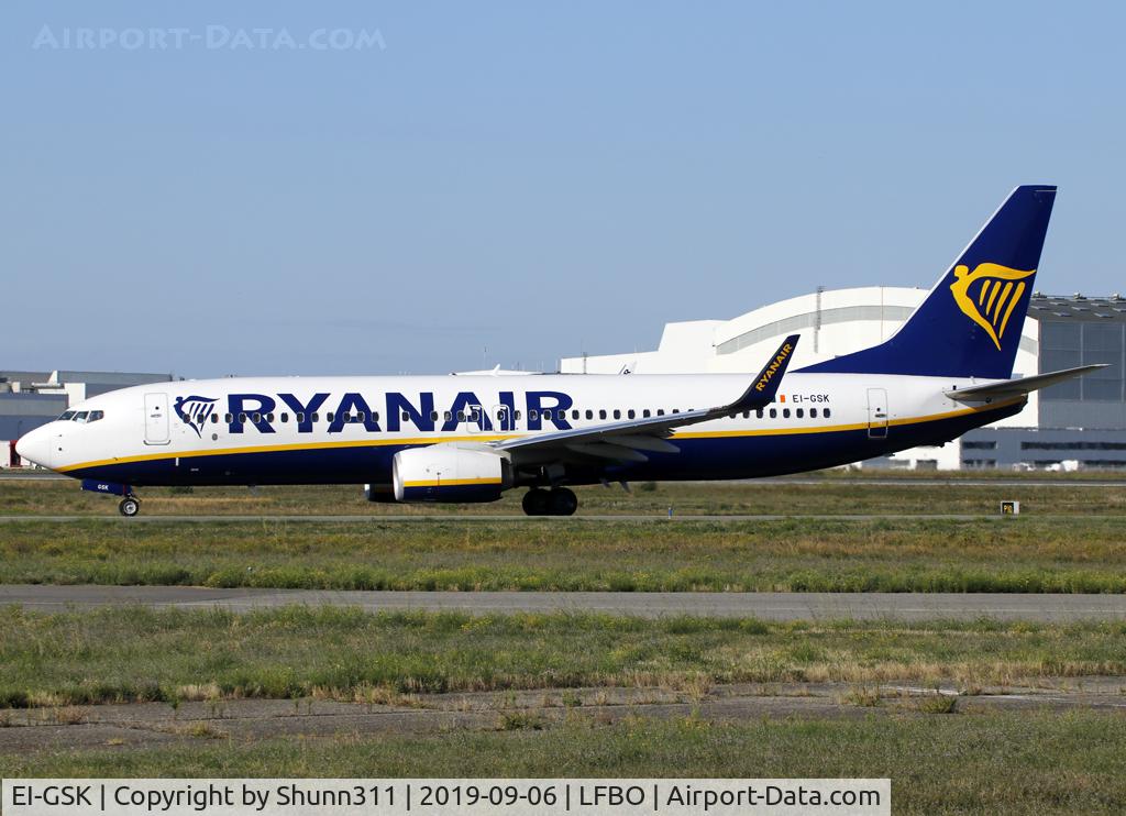 EI-GSK, 2018 Boeing 737-800 C/N 44855, Taxiing holding point rwy 32R for departure...