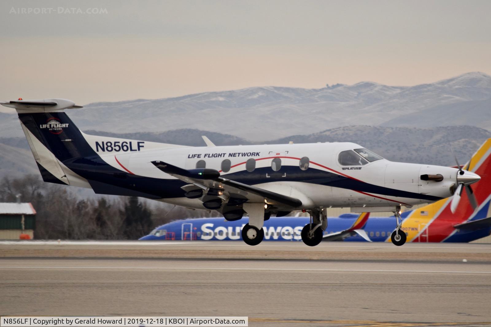 N856LF, 2009 Pilatus PC-12/47E C/N 1134, Landing 10R.