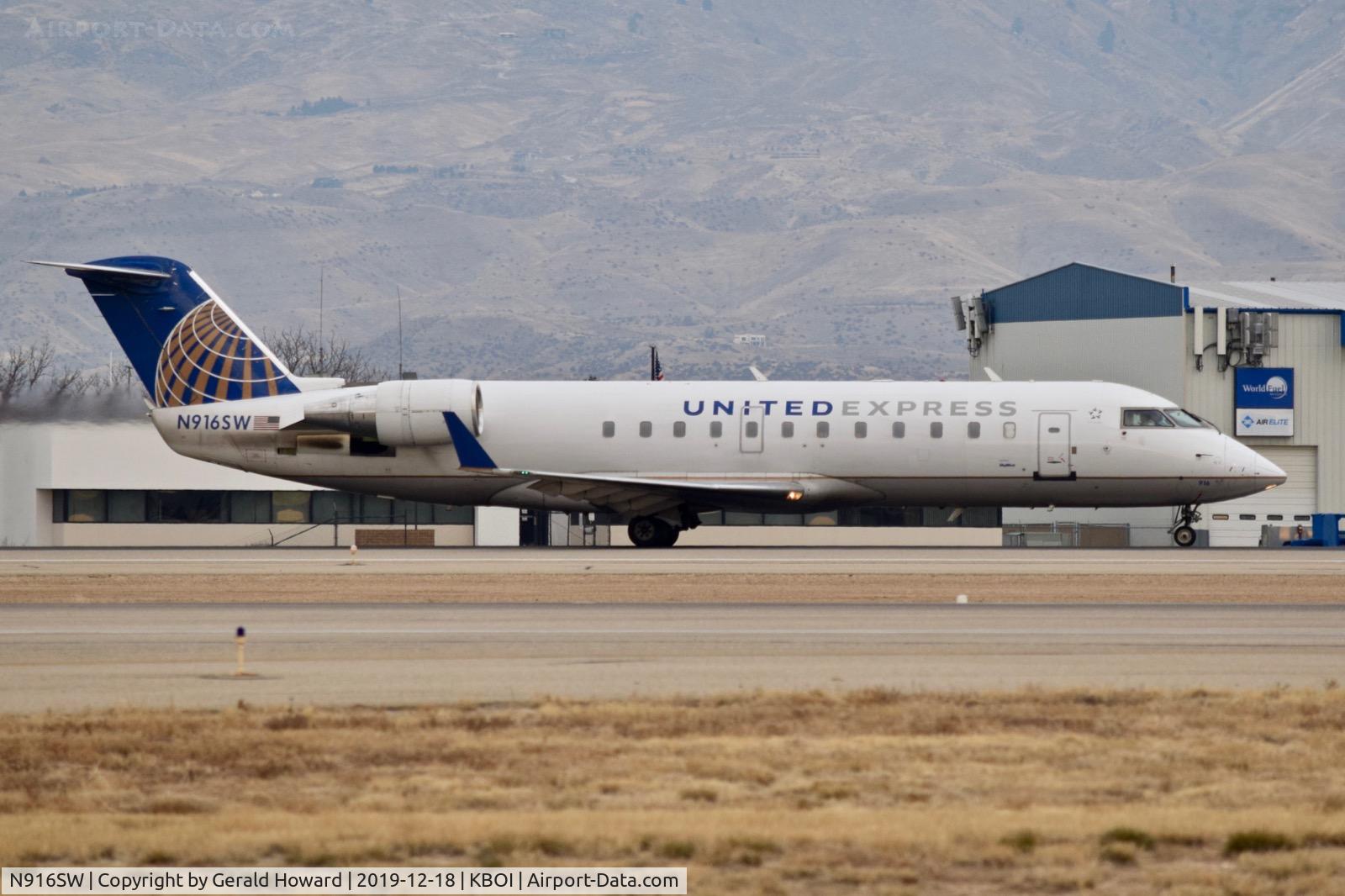 N916SW, 2002 Canadair CL-600-2B19 Regional Jet CRJ-200LR C/N 7634, On 10L.