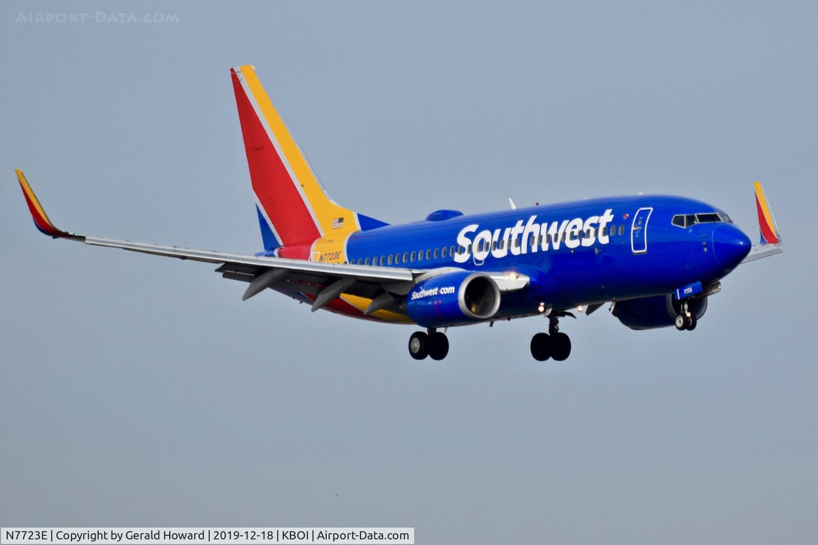 N7723E, 2006 Boeing 737-76N C/N 32670, Landing 10L.