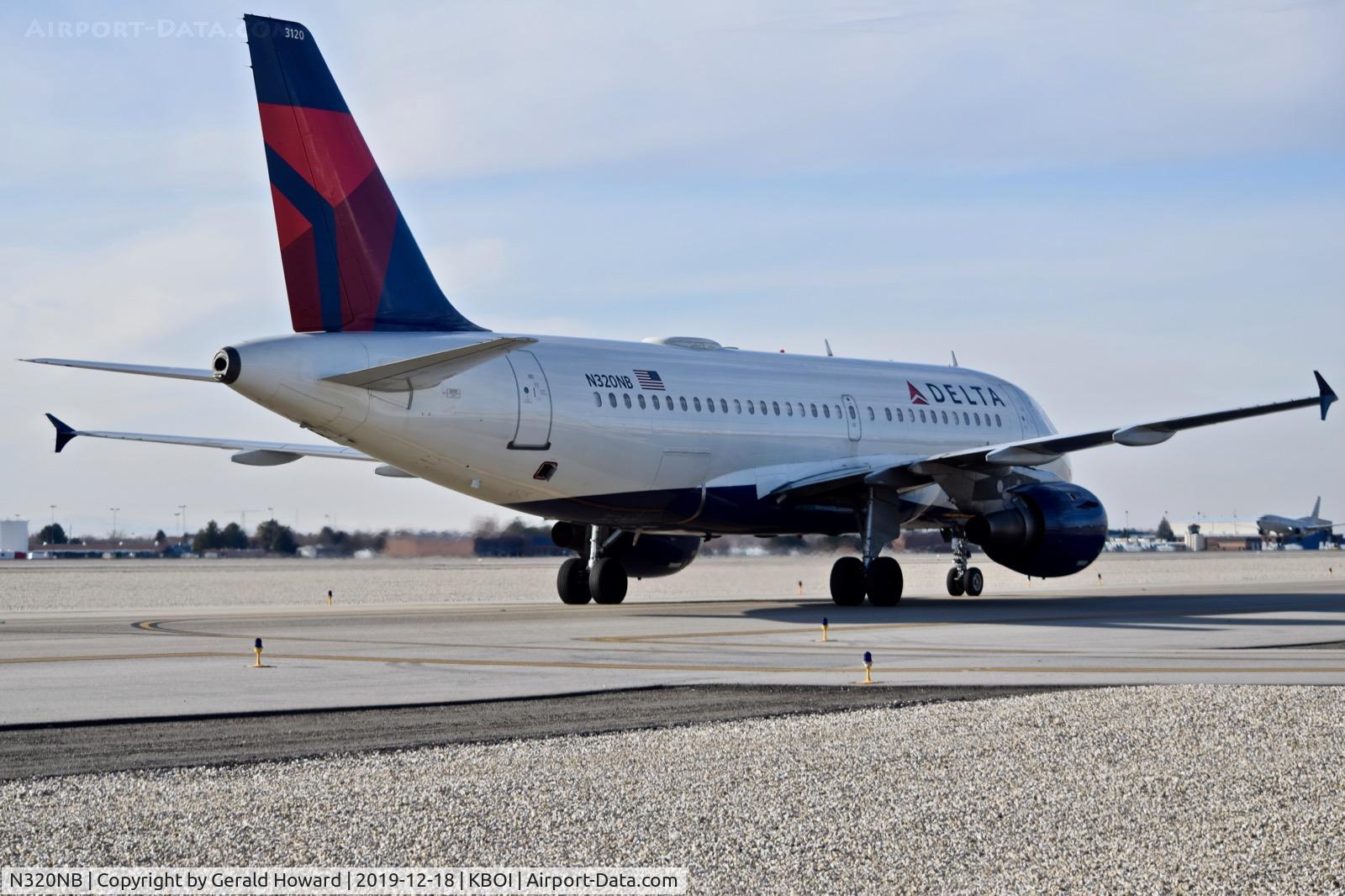 N320NB, 2000 Airbus A319-114 C/N 1392, Taxiing on Alpha.