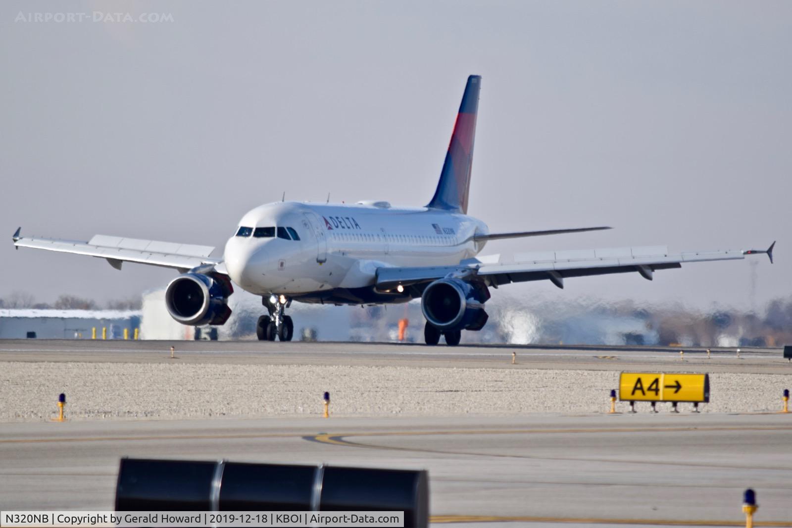 N320NB, 2000 Airbus A319-114 C/N 1392, Landing roll out on 10L.