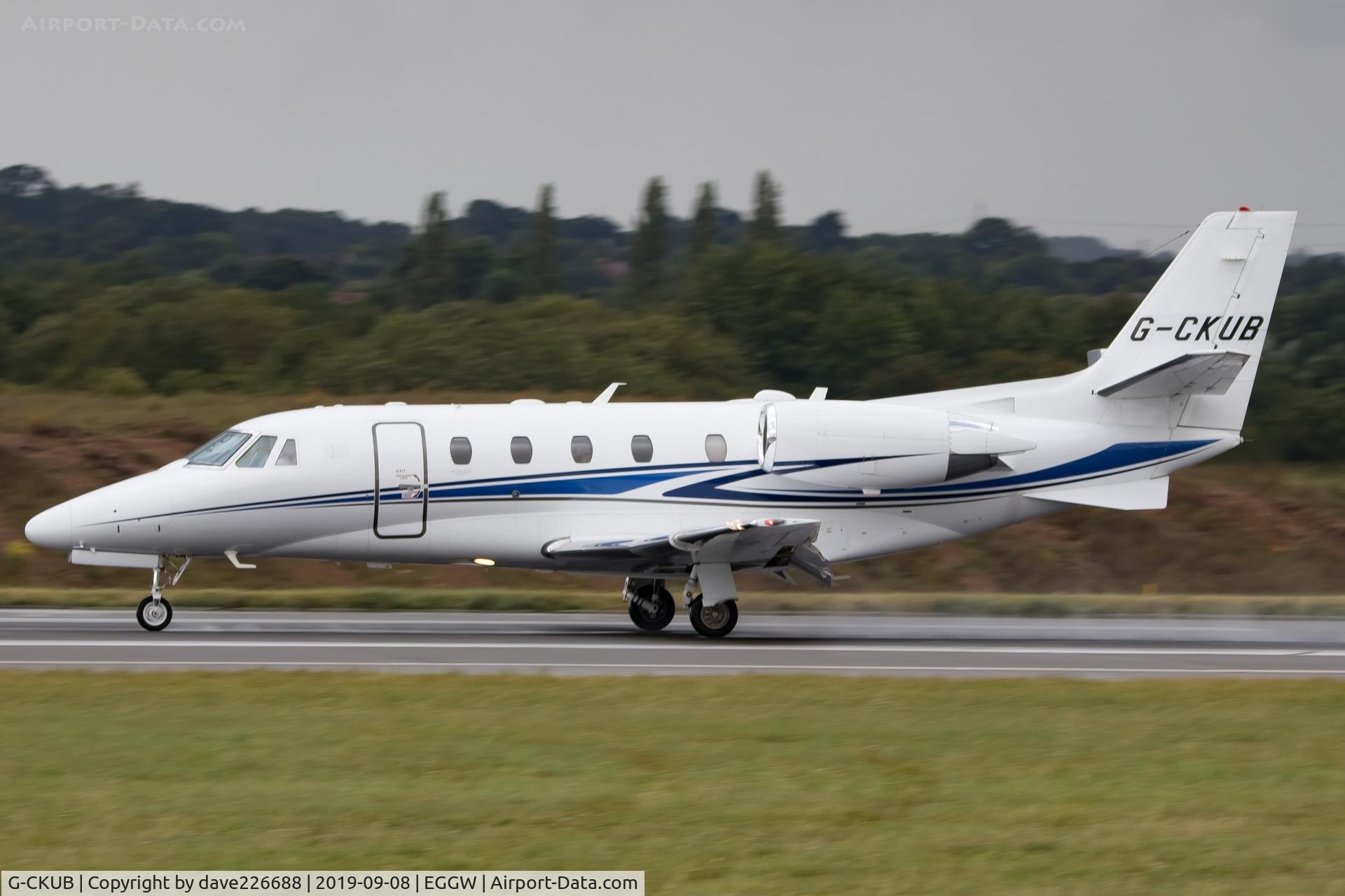 G-CKUB, 2014 Cessna 560XL Citation XLS+ C/N 560-6169, G CKUB landing on rwy 26 - London Luton