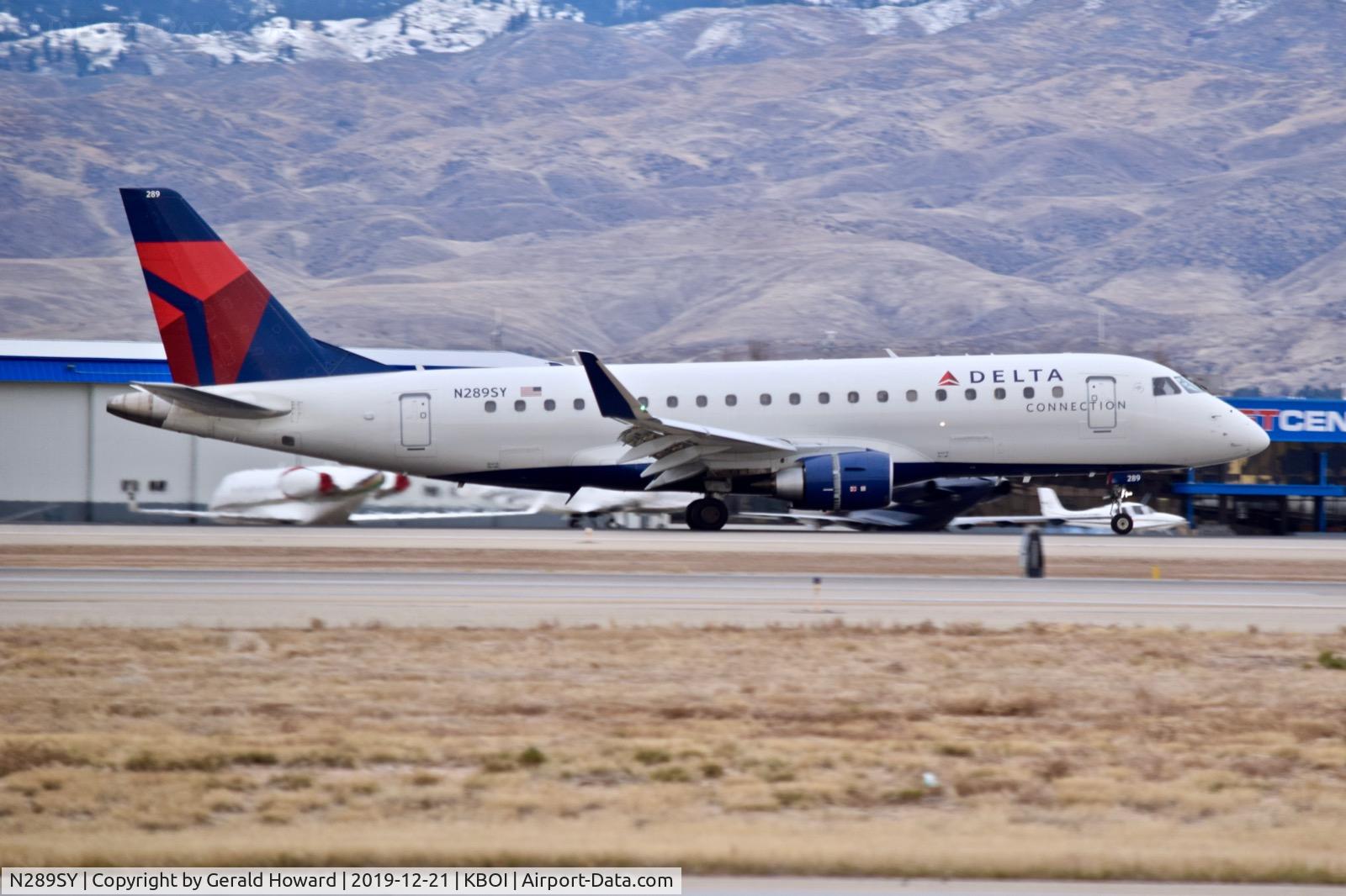 N289SY, 2018 Embraer 175LR (ERJ-170-200LR) C/N 17000756, Landing 10R.