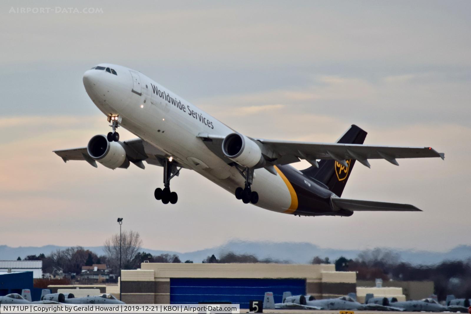 N171UP, 2006 Airbus A300F4-622R C/N 0866, Take off from 28L.