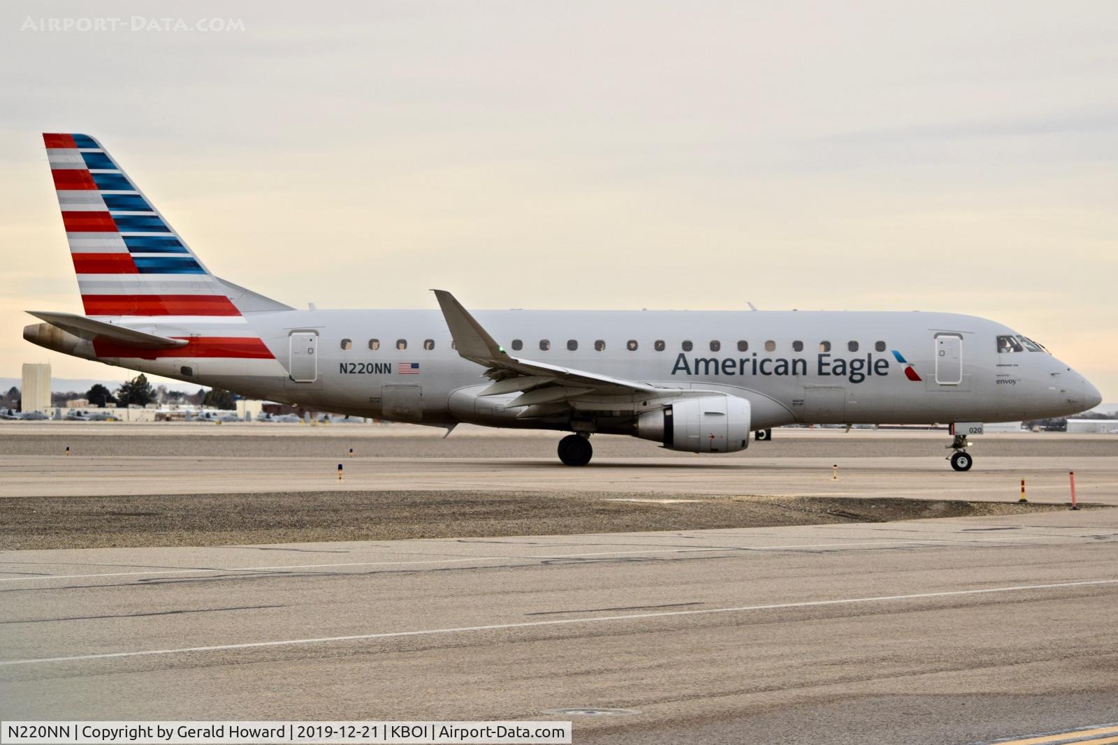 N220NN, 2015 Embraer 175LR (ERJ-170-200LR) C/N 17000523, Taxiing to the gate.