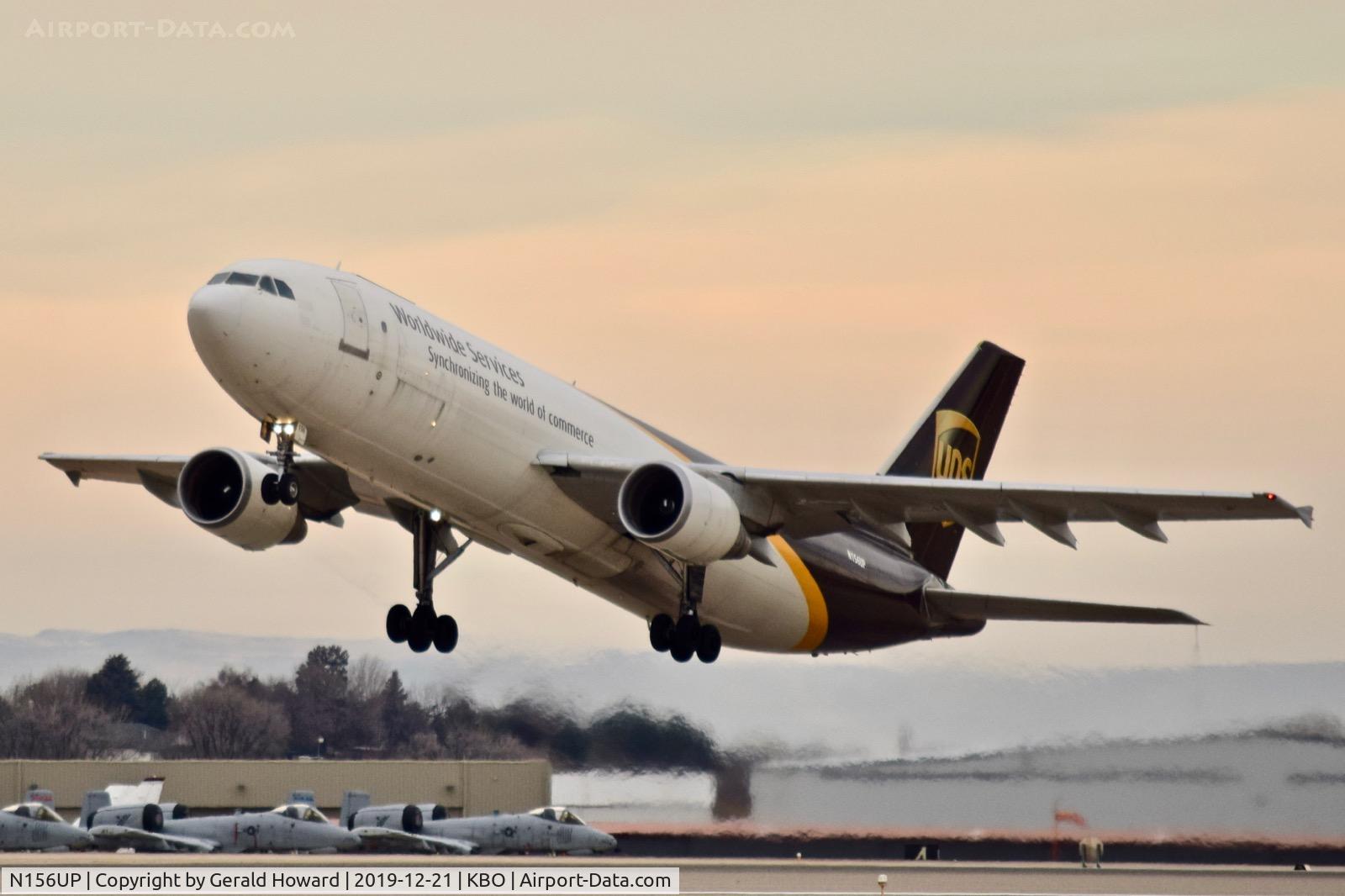 N156UP, 2004 Airbus A300F4-622R C/N 0845, Take off from 28L.