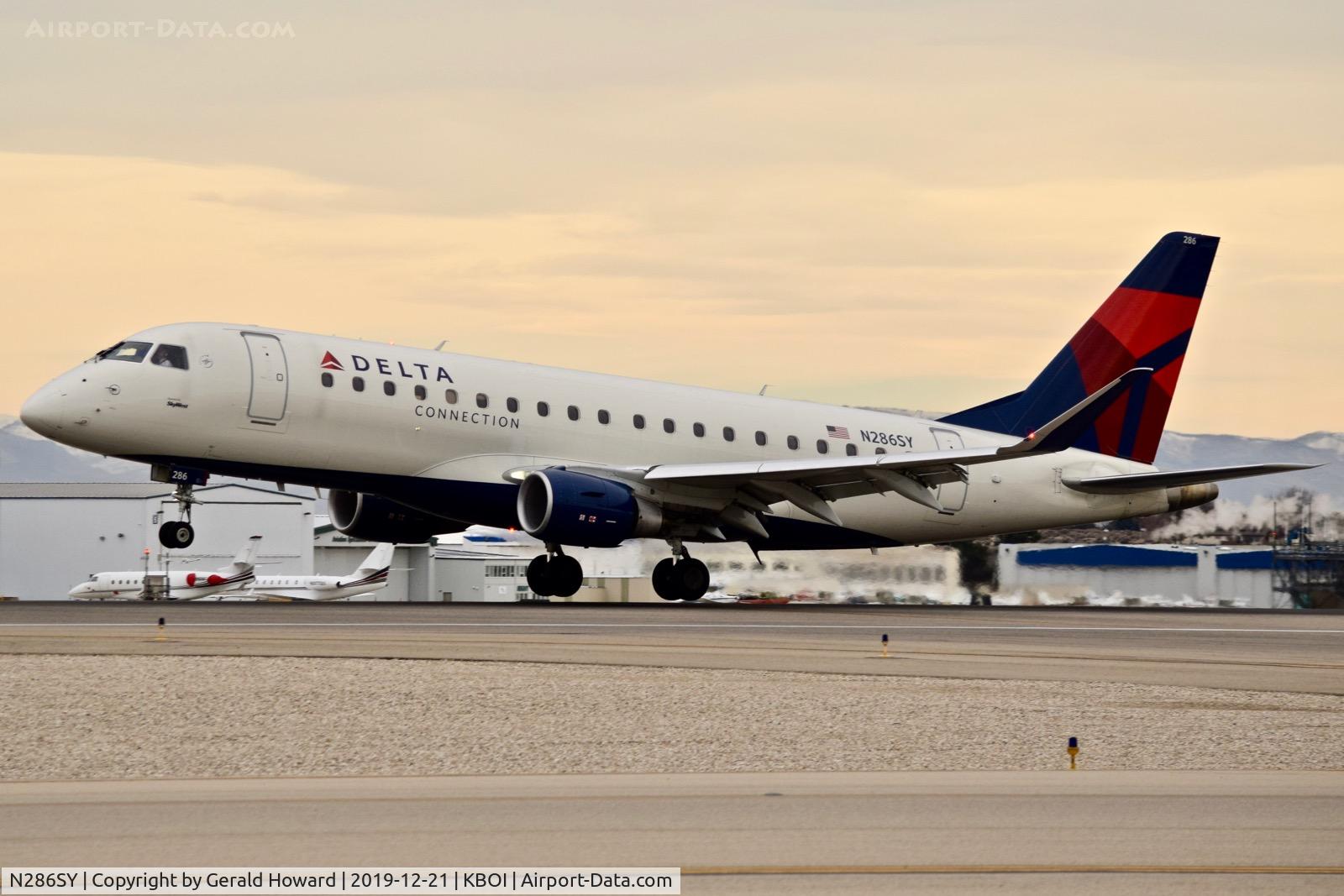 N286SY, 2018 Embraer ERJ-175LL (ERJ-170-200LL) C/N 17000752, Landing 10L.