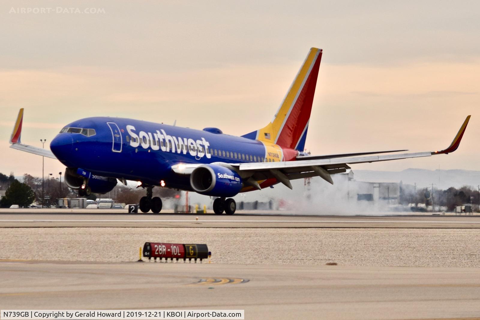 N739GB, 1998 Boeing 737-7H4 C/N 29275, Landing 10L.