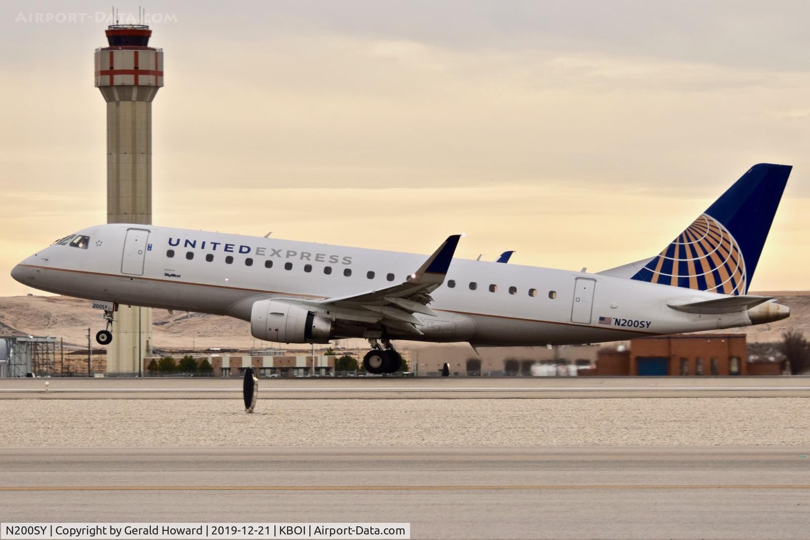 N200SY, 2016 Embraer 175LR (ERJ-170-200LR) C/N 17000623, Take off on 10L.