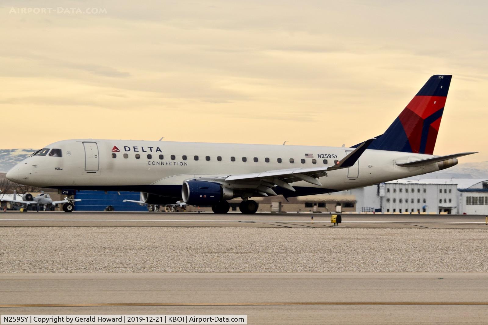 N259SY, 2017 Embraer 175LR (ERJ-170-200LR) C/N 17000656, Take off run on 10L.