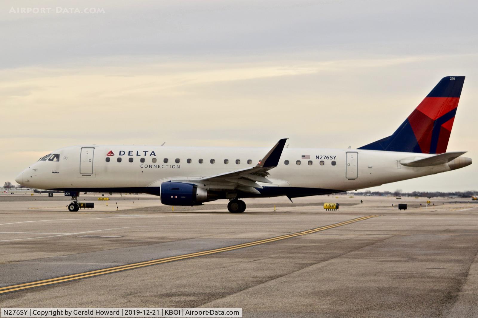 N276SY, 2018 Embraer 175LR (ERJ-170-200LR) C/N 17000740, Taxiing to Alpha.