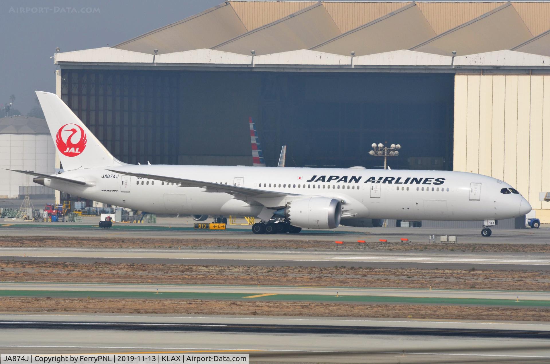 JA874J, 2018 Boeing 787-9 Dreamliner Dreamliner C/N 35429, JAL B789 taxying in