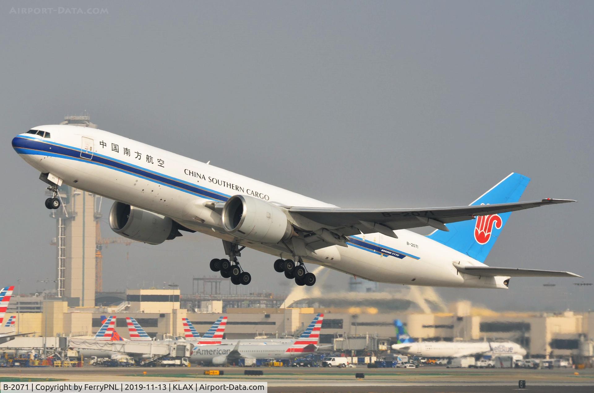 B-2071, 2009 Boeing 777-F1B C/N 37309, China Southern B772 freighter departing