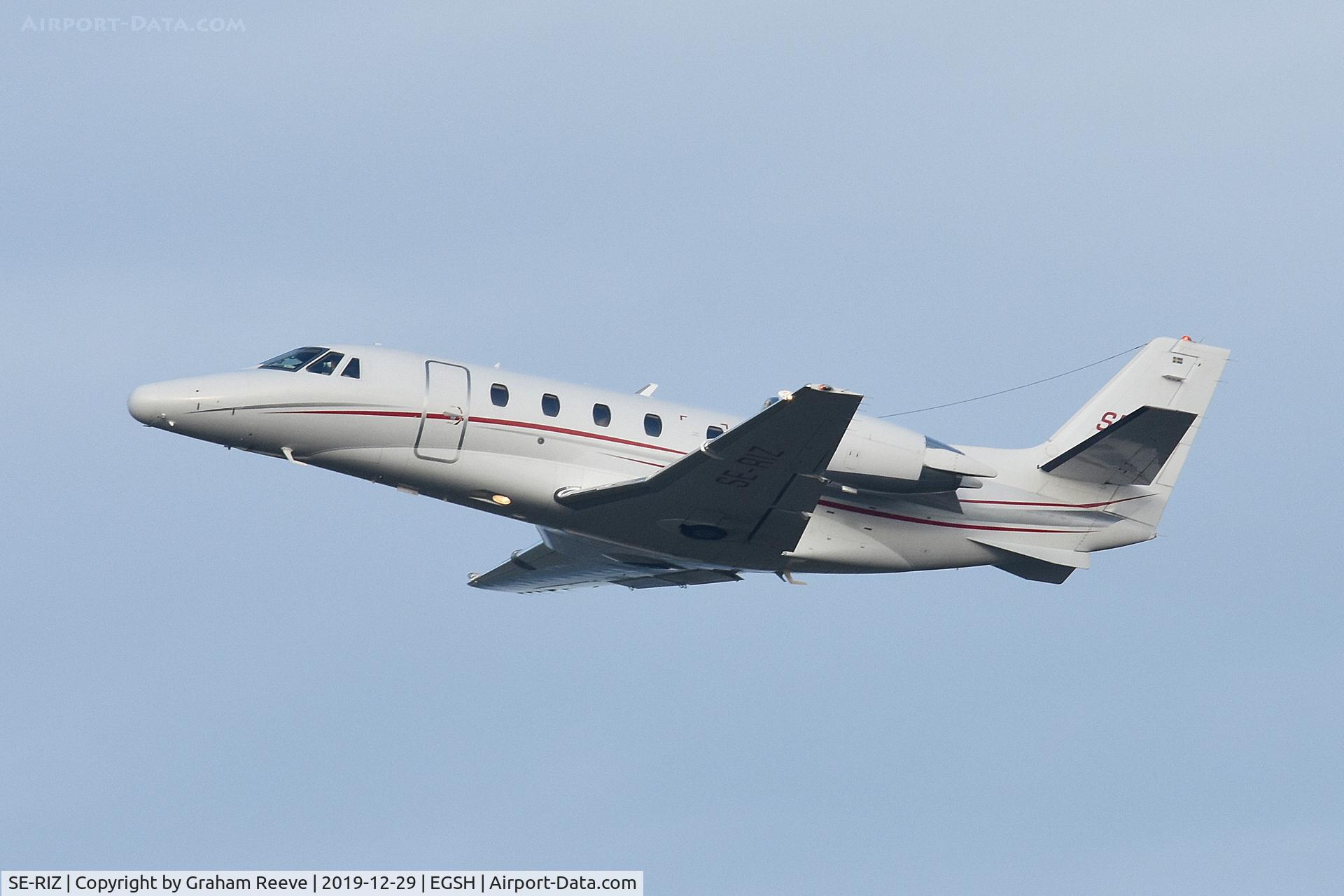 SE-RIZ, 2004 Cessna 560XLS Citation Excel C/N 560-5529, Departing from Norwich.