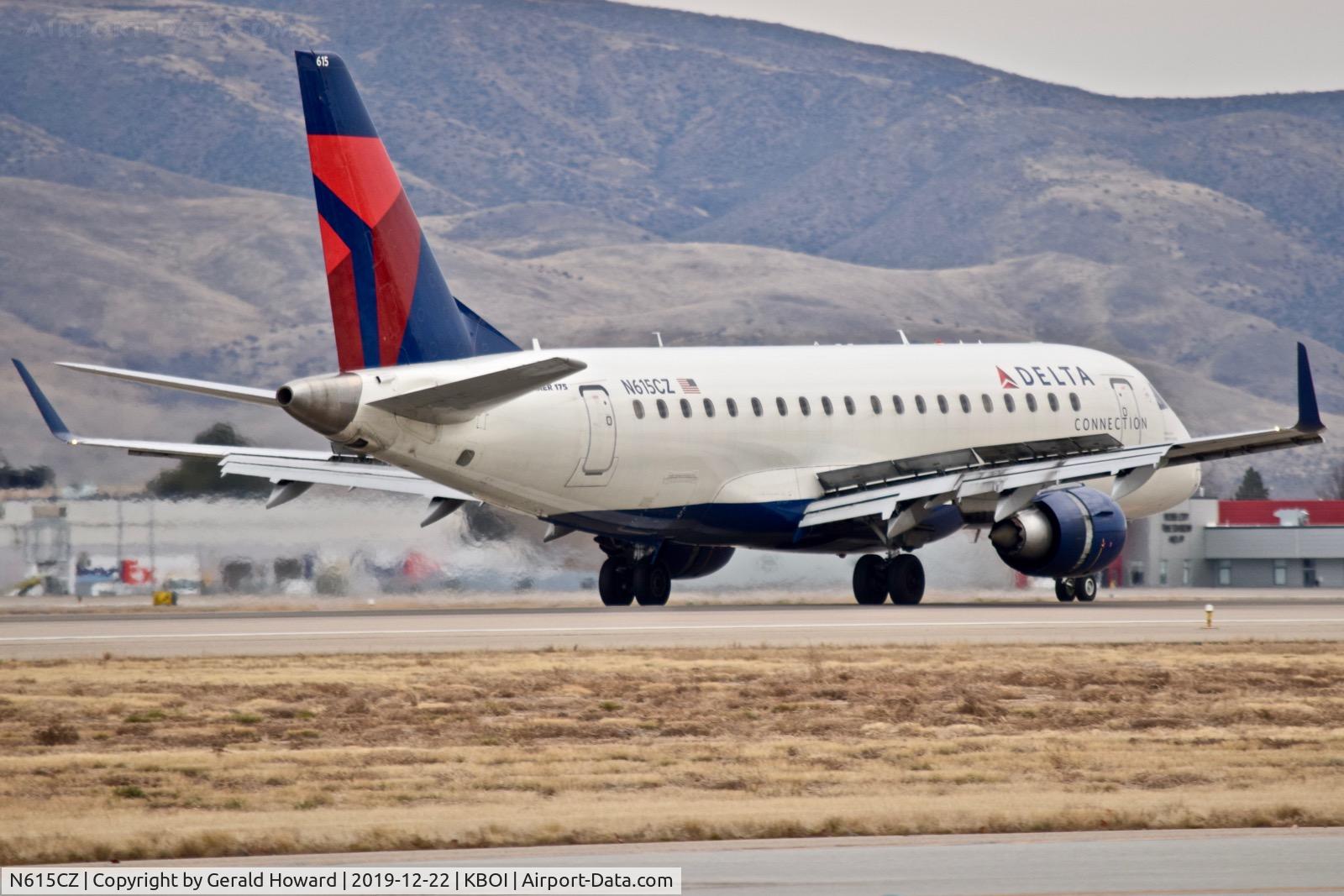 N615CZ, 2008 Embraer 175LR (ERJ-170-200LR) C/N 17000207, Landing roll out 10R.