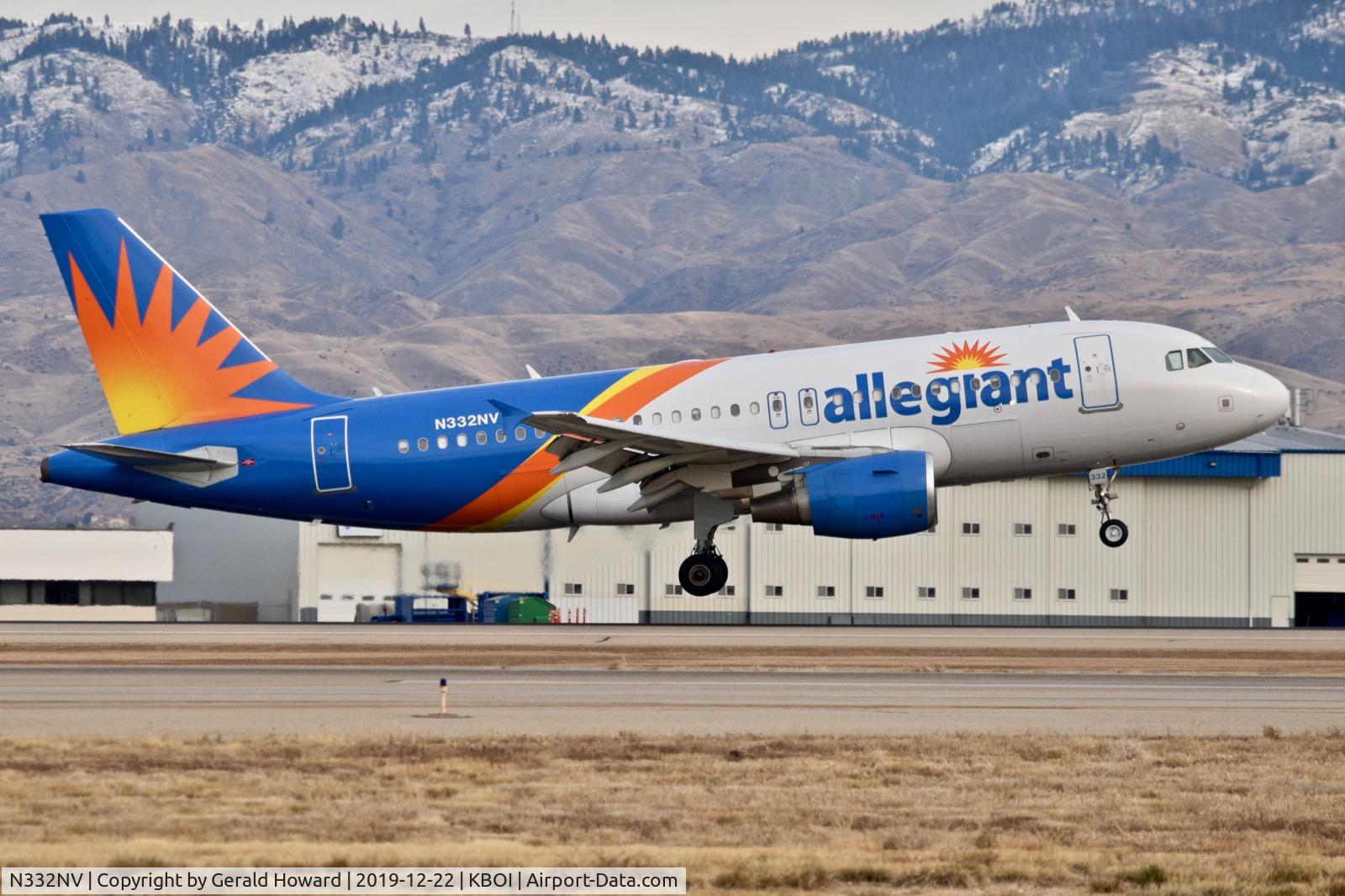 N332NV, 2005 Airbus A319-111 C/N 2638, Landing 10R.