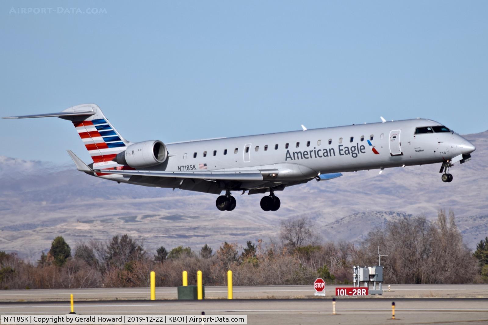 N718SK, 2004 Bombardier CRJ-701 (CL-600-2C10) Regional Jet C/N 10184, Landing 10R.