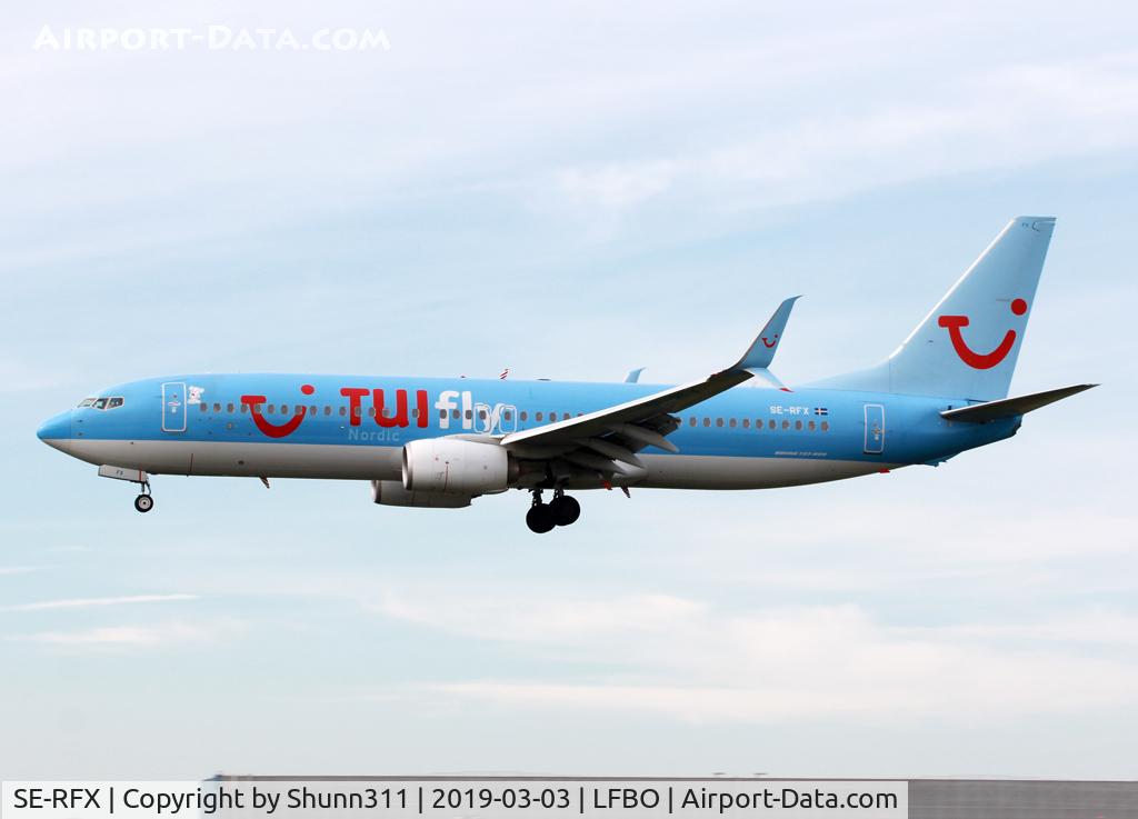 SE-RFX, 2012 Boeing 737-8K5 C/N 37246, Landing rwy 14R still in old TUI c/s... Additional small dog patch near cockpit...