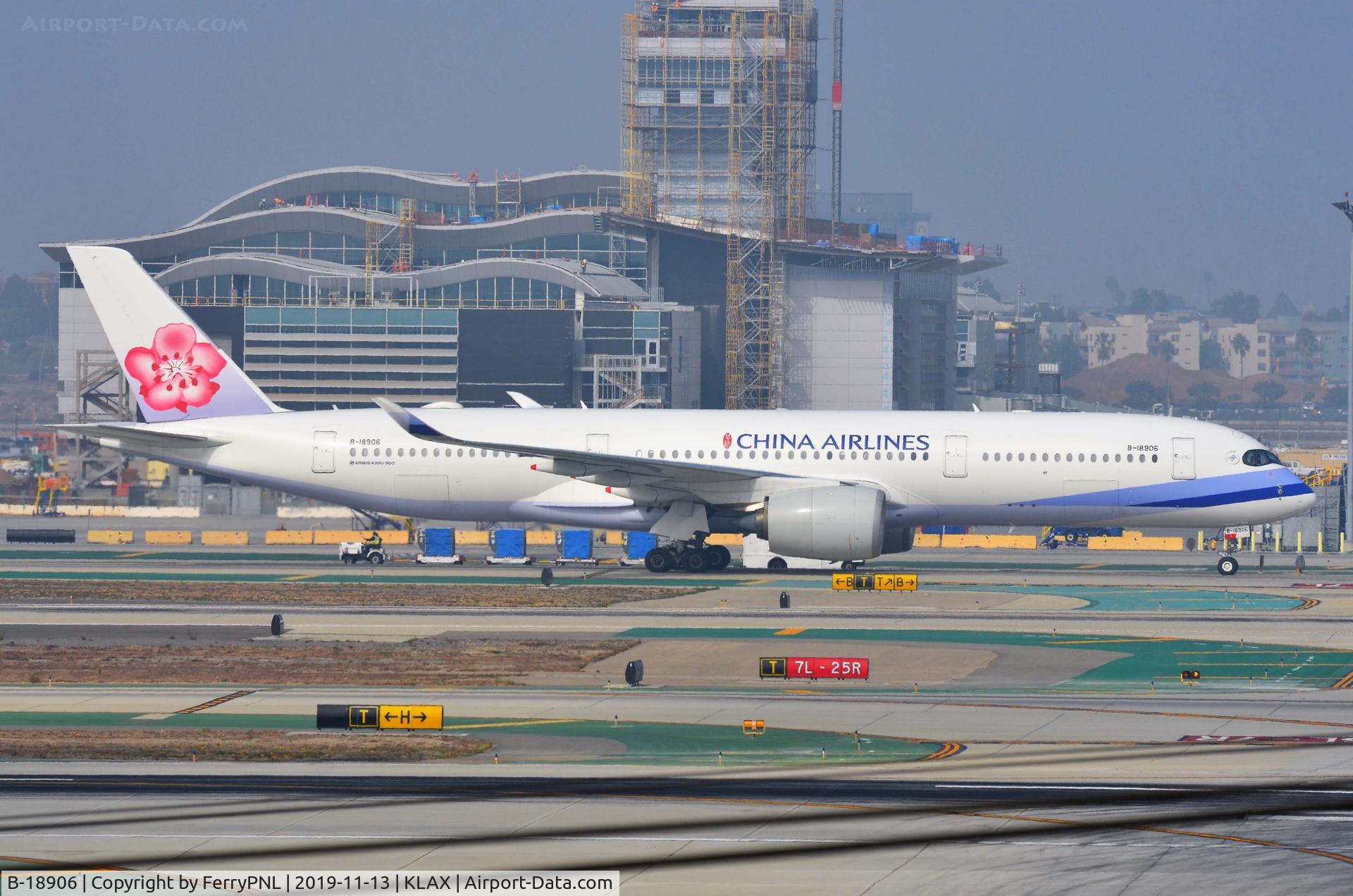 B-18906, 2017 Airbus A350-941 C/N 092, China Airlines A359 taxying to its gate
