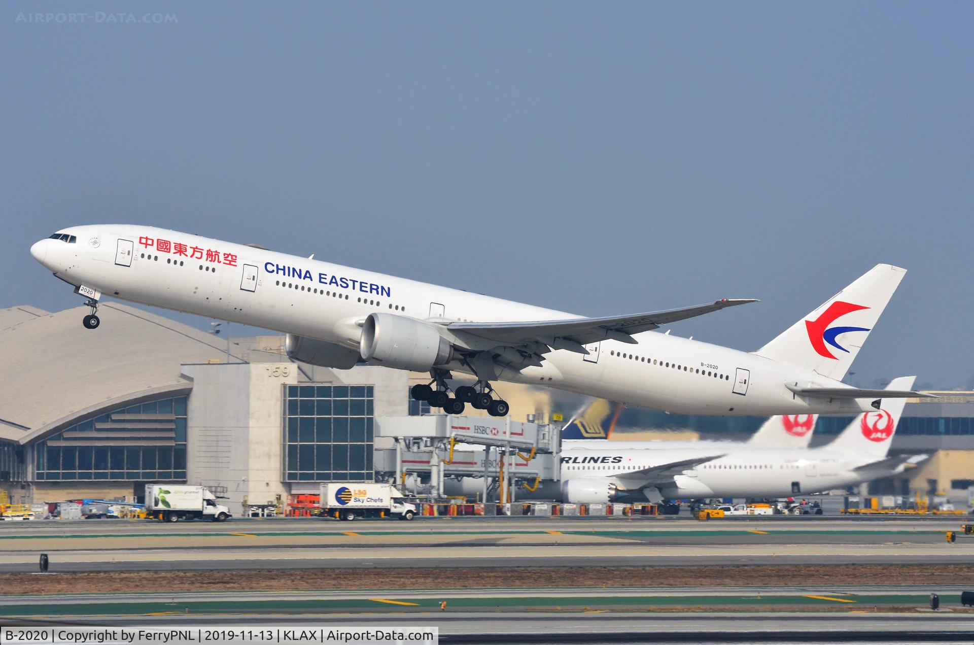 B-2020, 2015 Boeing 777-39P/ER C/N 43272, Lift-off of China Eastern B773