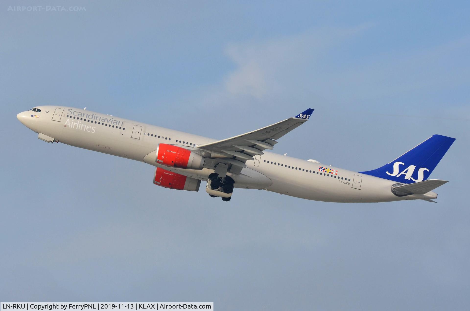 LN-RKU, 2016 Airbus A330-343 C/N 1715, lift-off of SAS A333