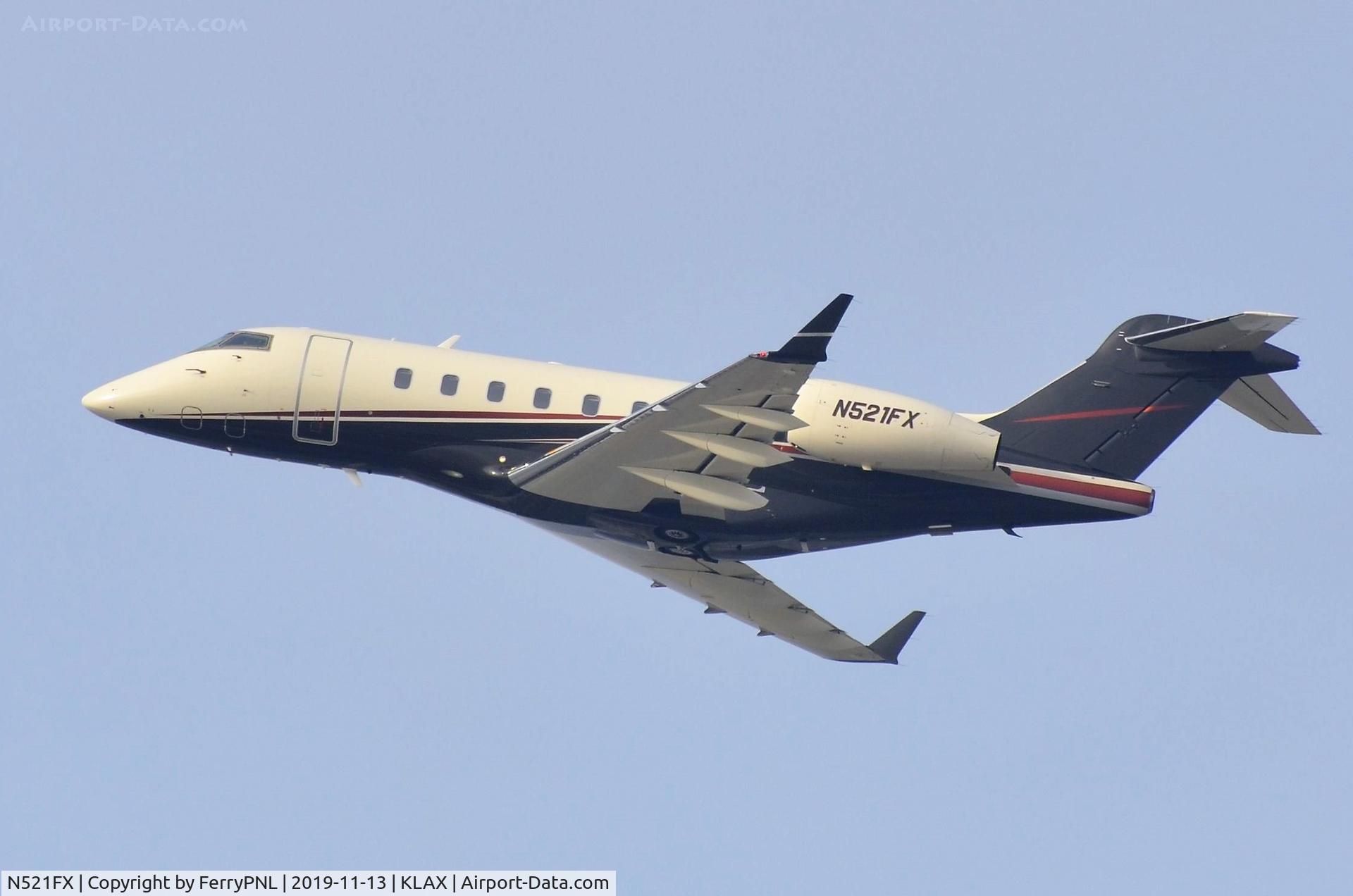 N521FX, 2005 Bombardier Challenger 300 (BD-100-1A10) C/N 20057, Flexjet CL330 departing