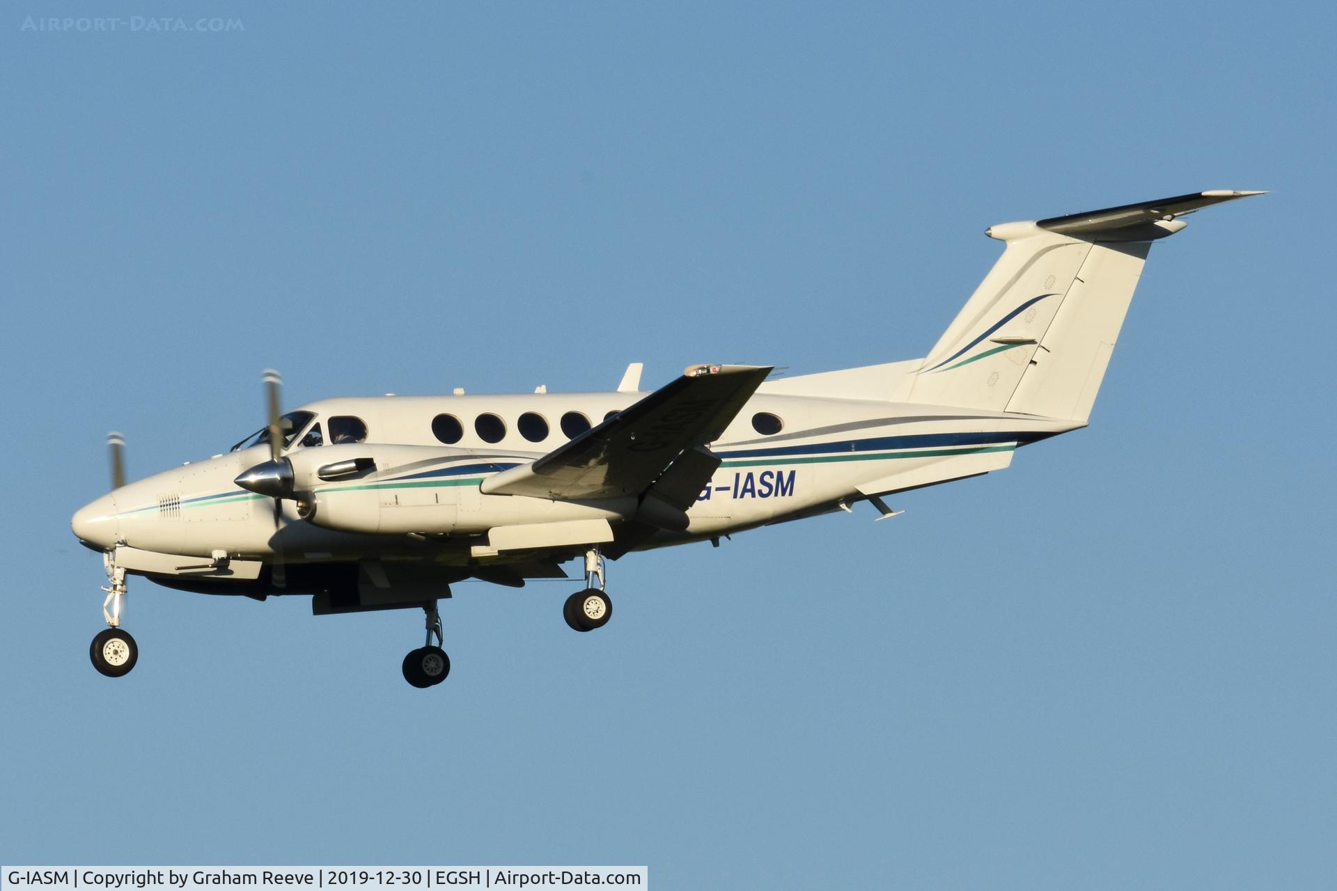 G-IASM, 1979 Beech 200 Super King Air C/N BB-521, Landing at Norwich.