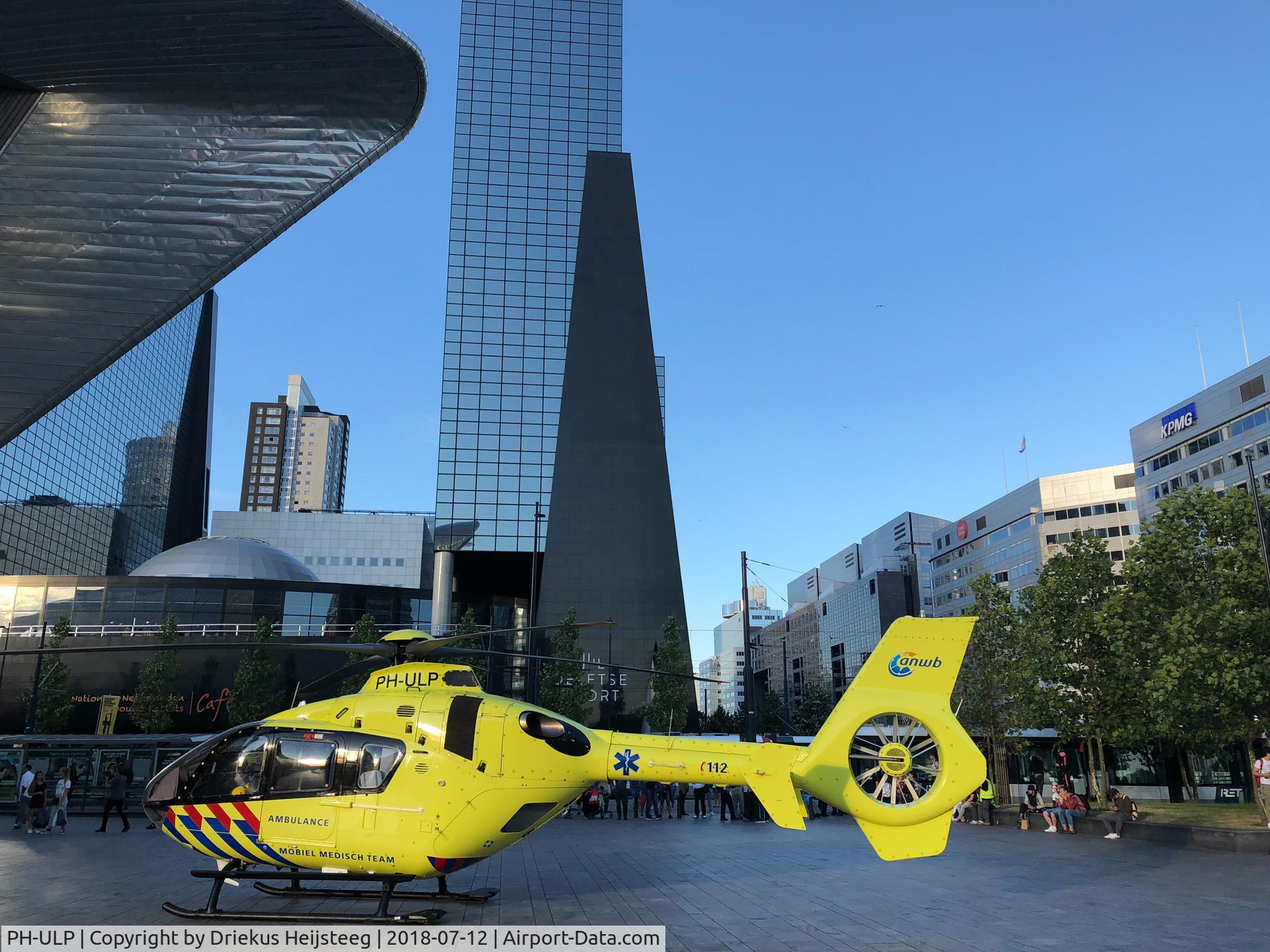 PH-ULP, 2004 Eurocopter EC-135T-2 C/N 0376, Stationsplein Rotterdam