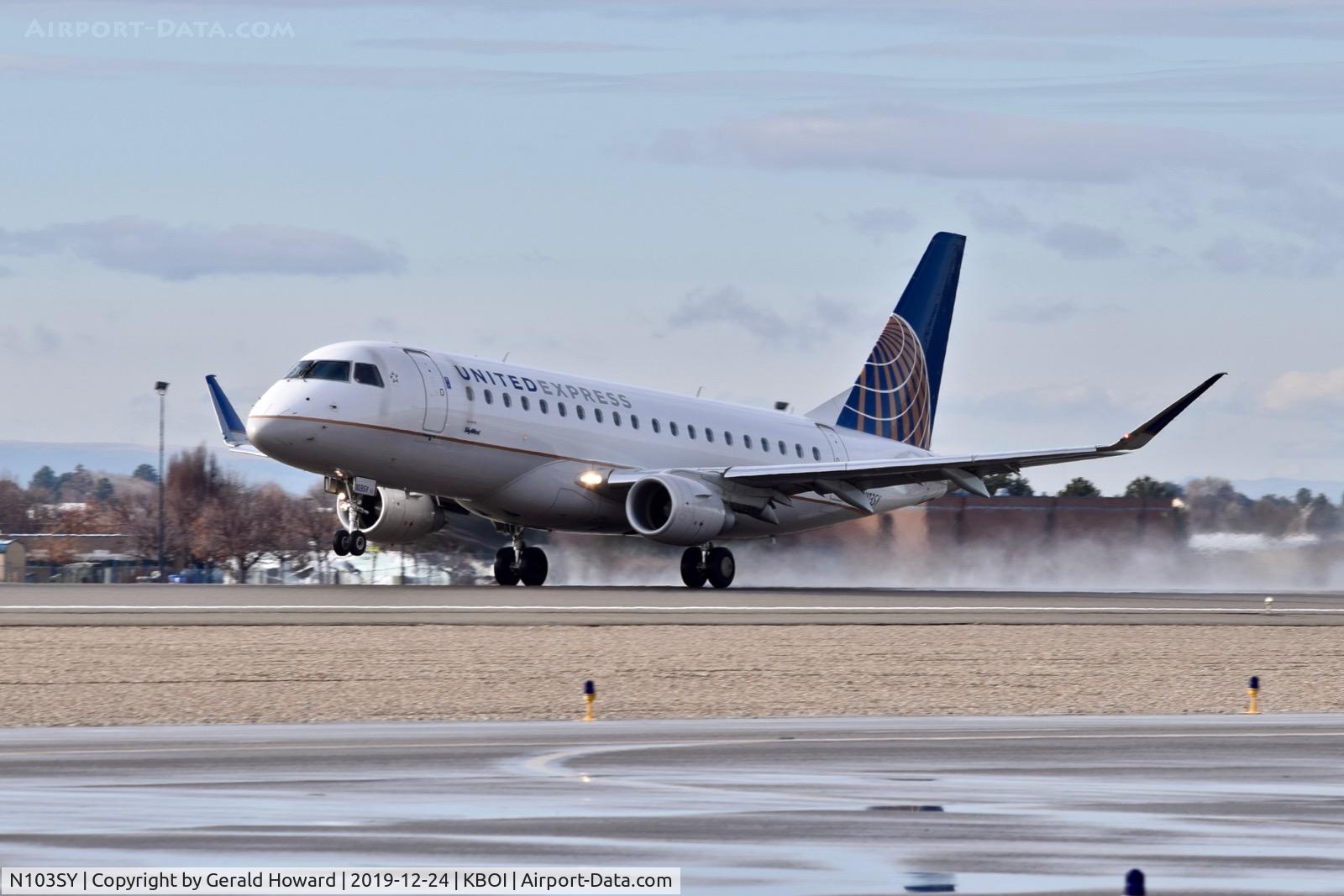 N103SY, 2014 Embraer 175LR (ERJ-170-200LR) C/N 17000390, Departing 10L.
