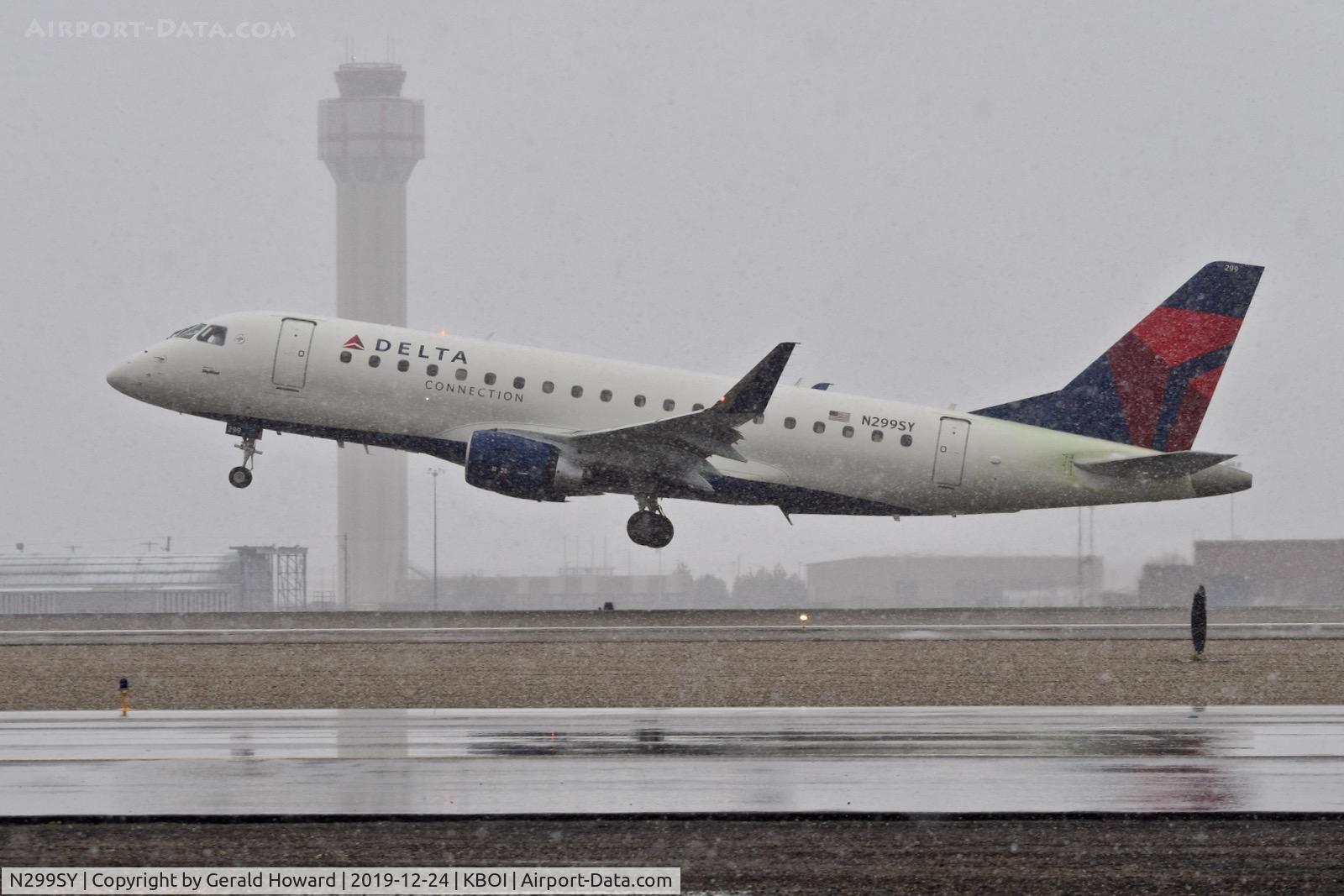 N299SY, 2019 Embraer 175LR (ERJ-170-200LR) C/N 17000833, Take off 10L.