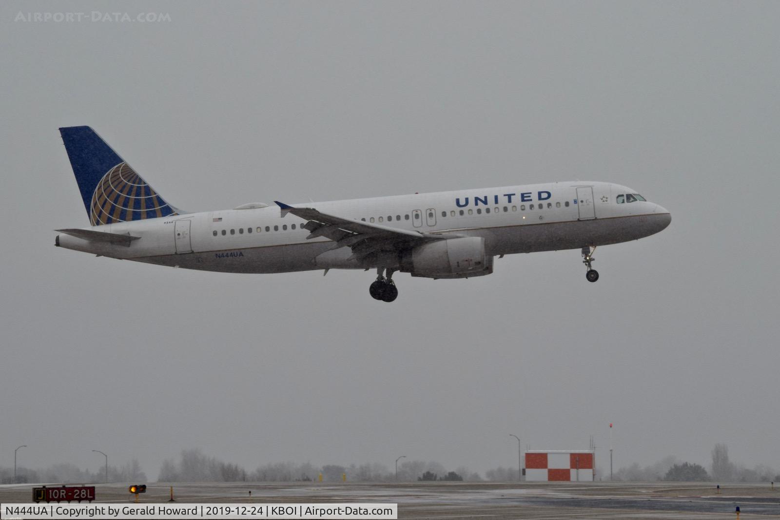 N444UA, 1998 Airbus A320-232 C/N 824, Landing 10R.