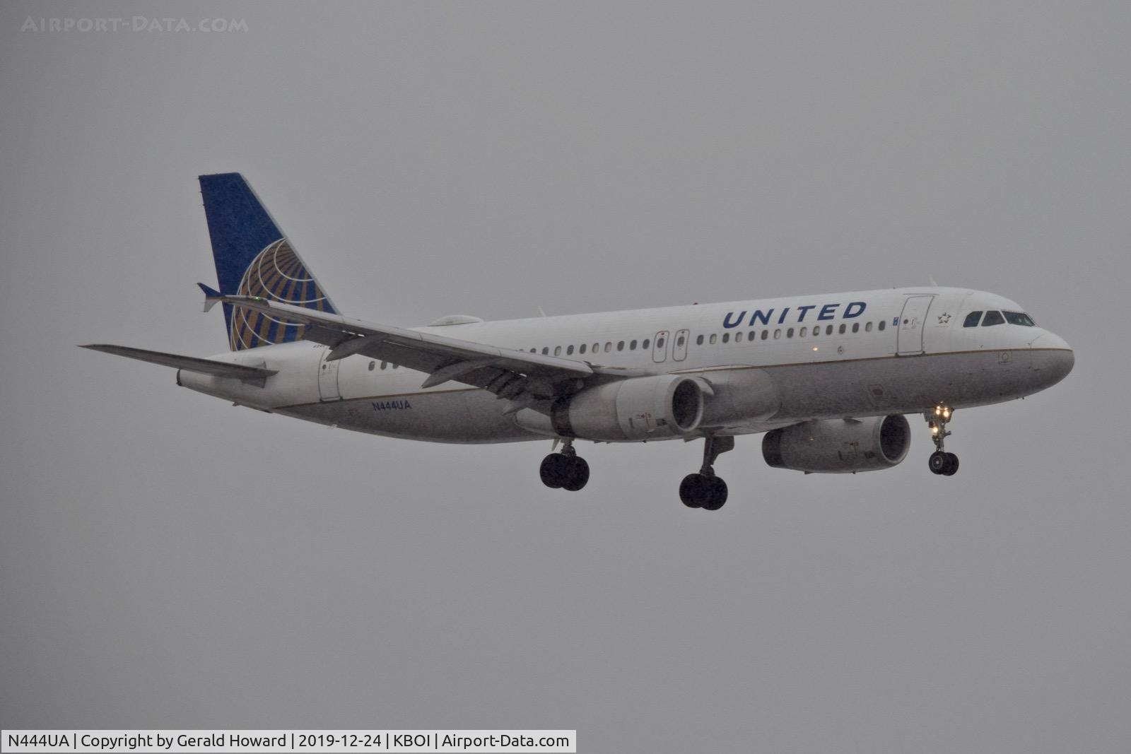 N444UA, 1998 Airbus A320-232 C/N 824, Landing 10R.