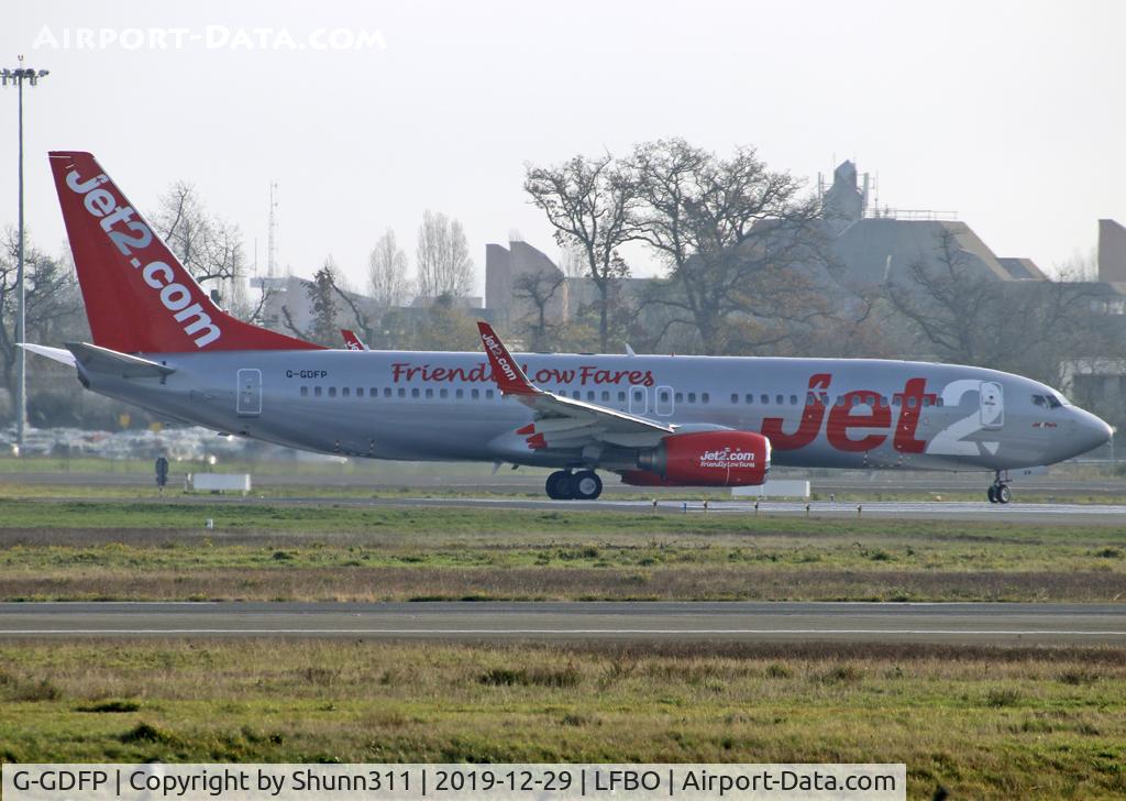 G-GDFP, 1998 Boeing 737-8Z9 C/N 28177, Lining up rwy 14L for departure...