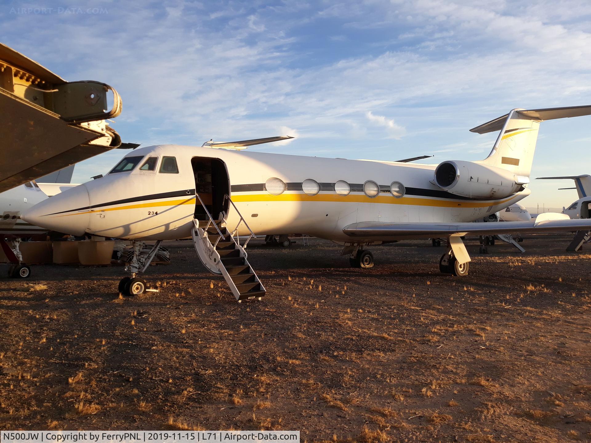 N500JW, 1978 Grumman G-1159 Gulfstream II-TT C/N 234, Gulfstream II ending its life as a spare part donor in California City