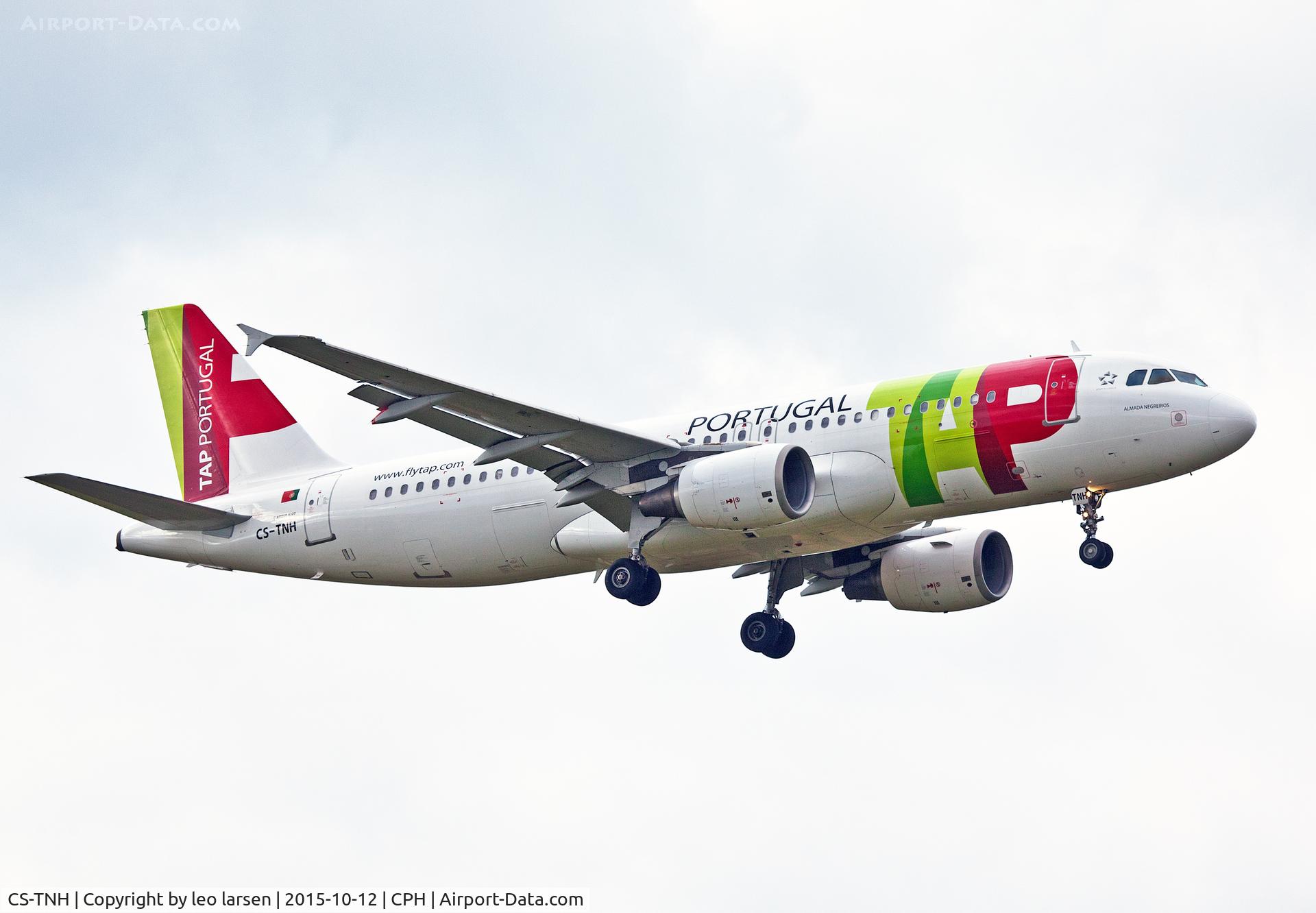 CS-TNH, 1999 Airbus A320-214 C/N 0960, Copenhagen 12.10.2015 L/D R-04L