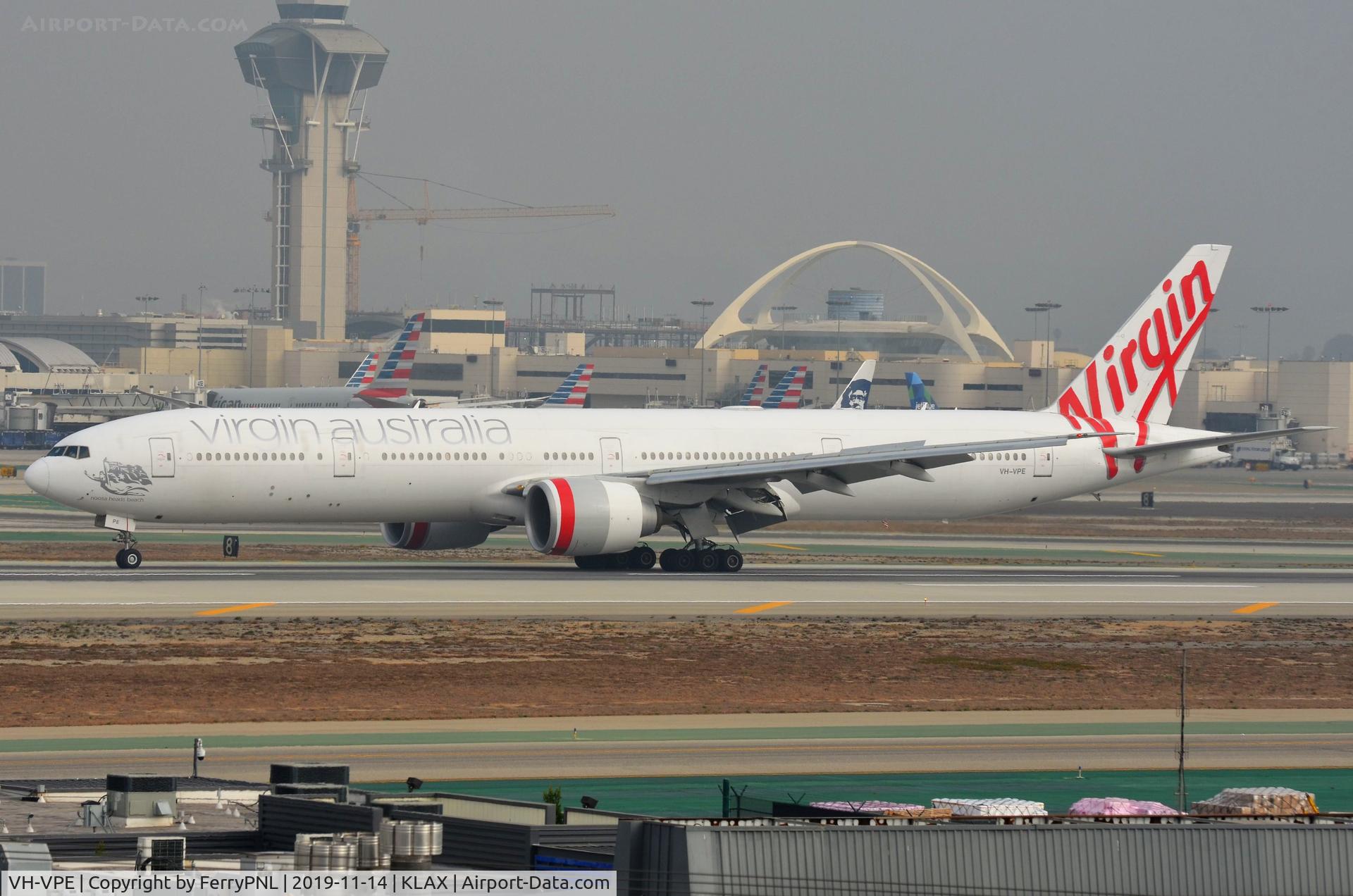 VH-VPE, 2009 Boeing 777-3ZG/ER C/N 37939, Virgin Australia B773 arriving