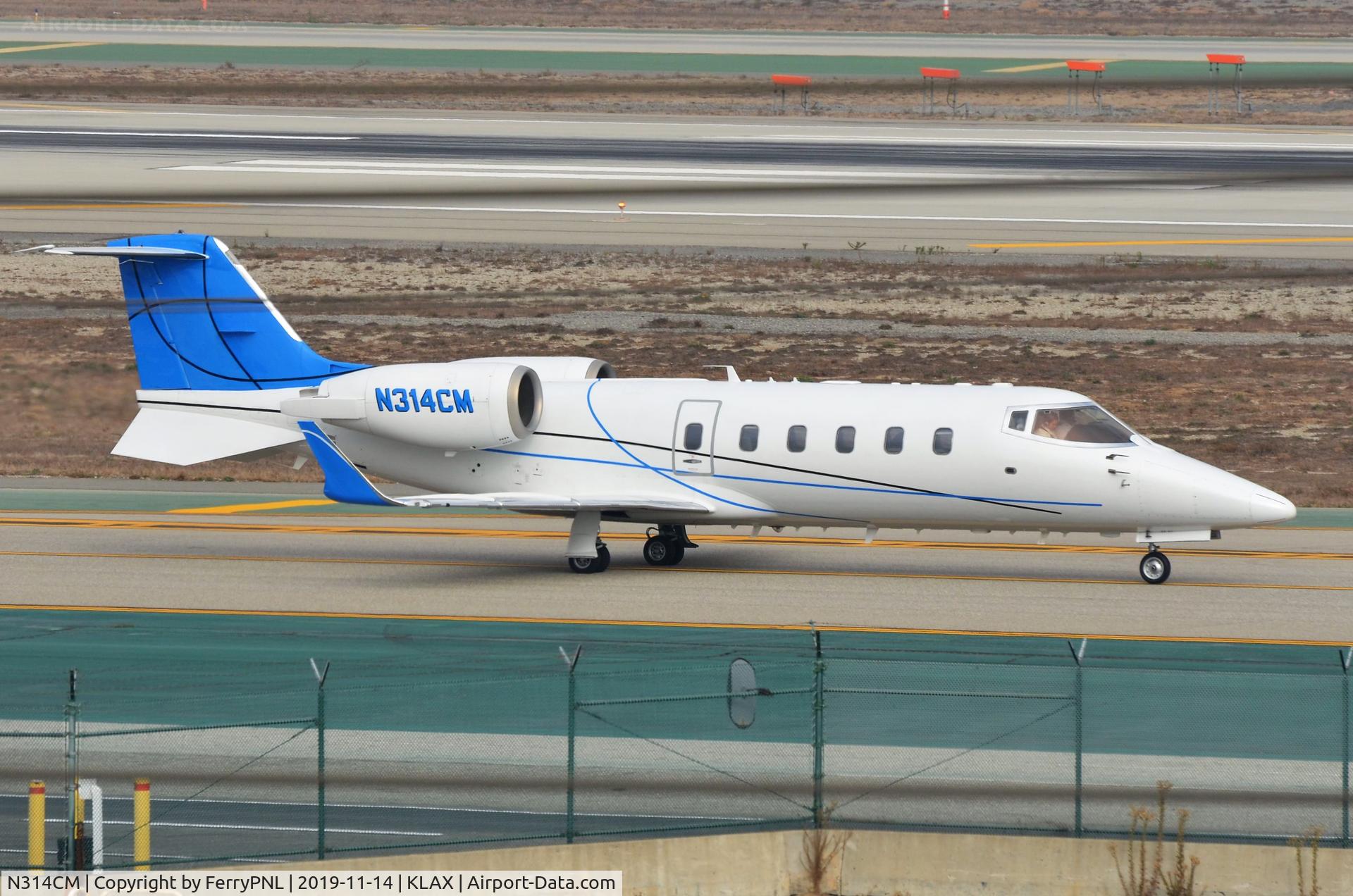 N314CM, 2005 Learjet 60 C/N 60-295, Birdie LLC Lj60 taxying to the FBO