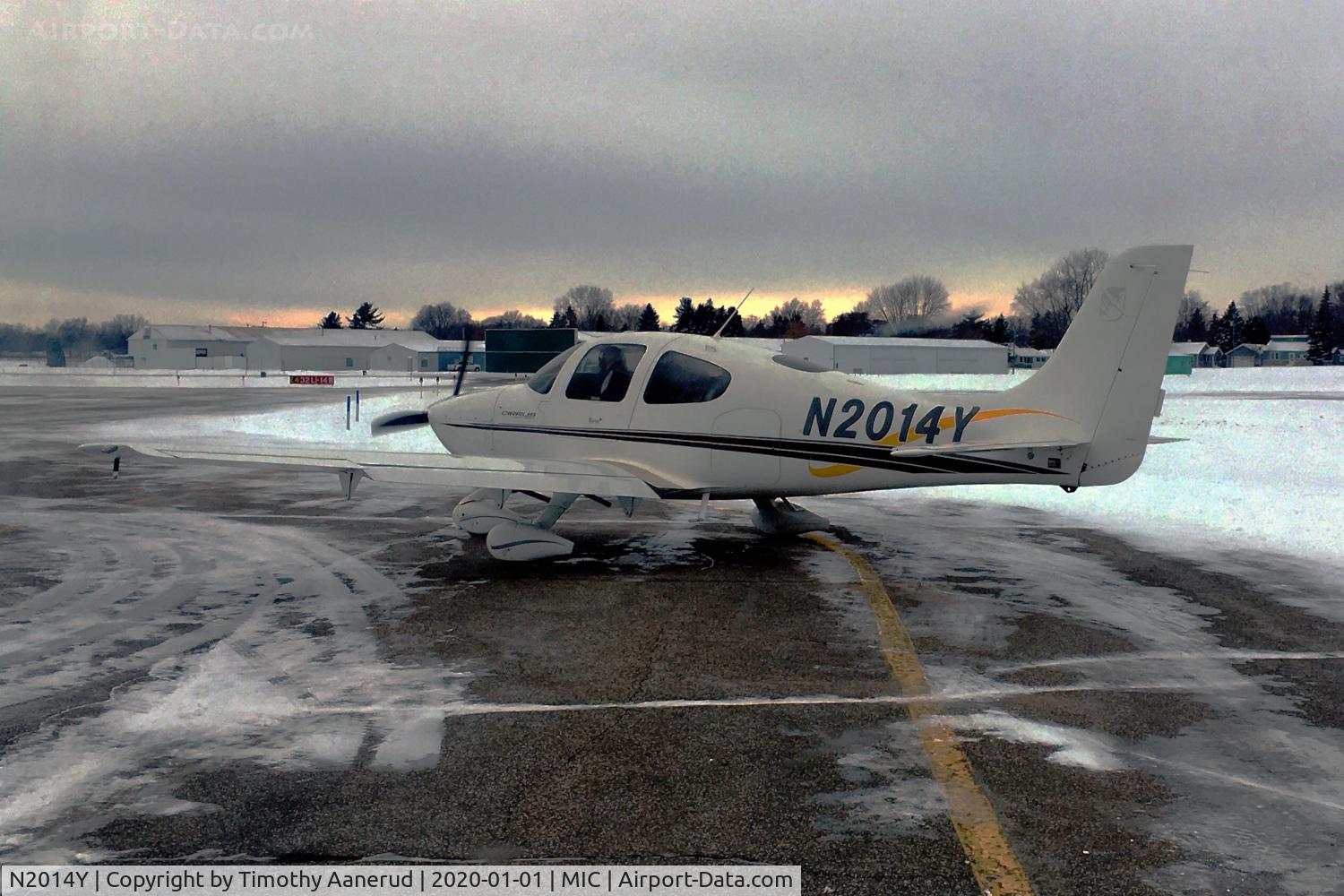 N2014Y, 2000 Cirrus SR20 C/N 1078, 2000 Cirrus SR20, c/n: 1078, preparing for departure at KMIC Runway 14L